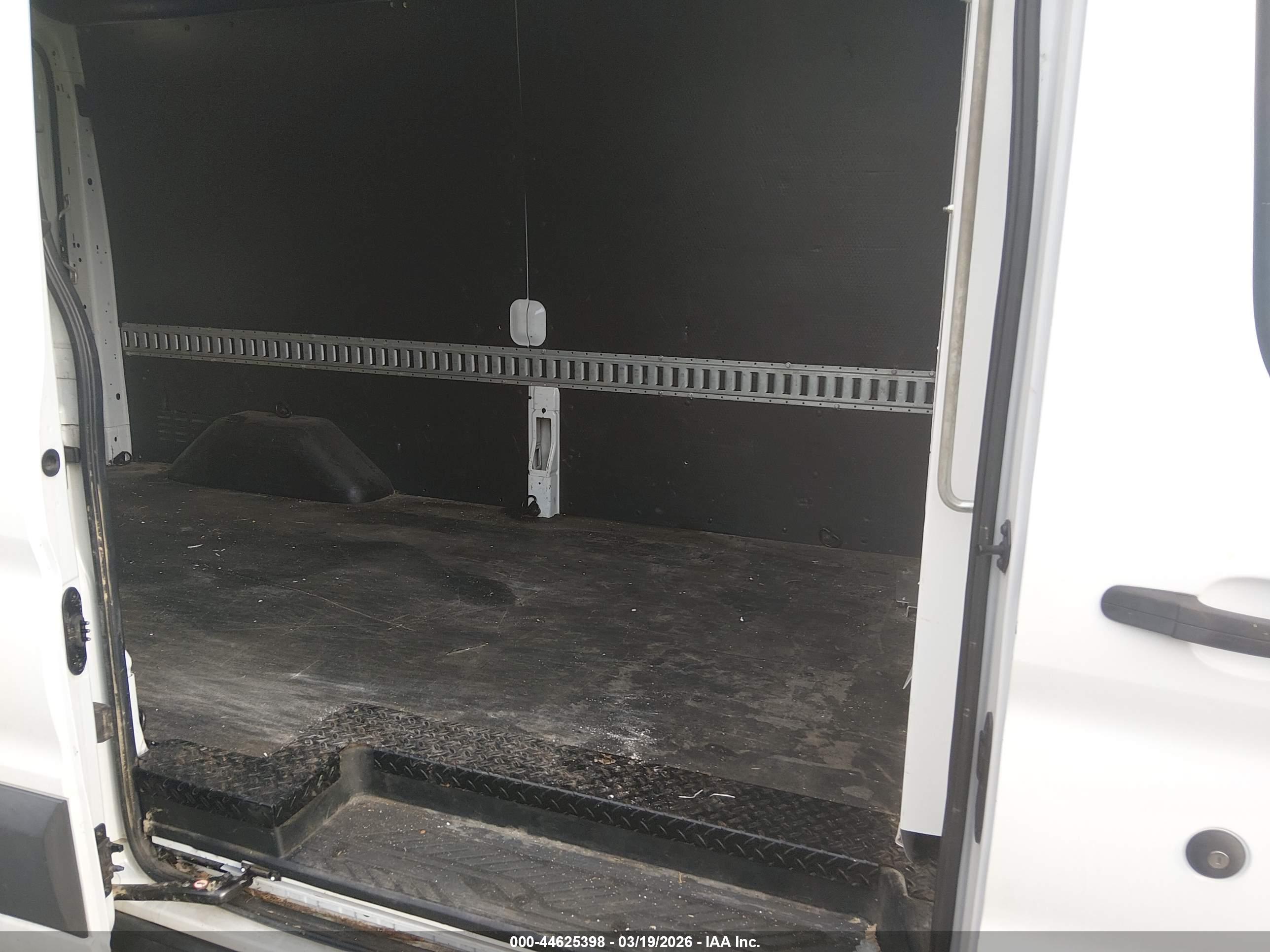 FORD TRANSIT-350 image 8