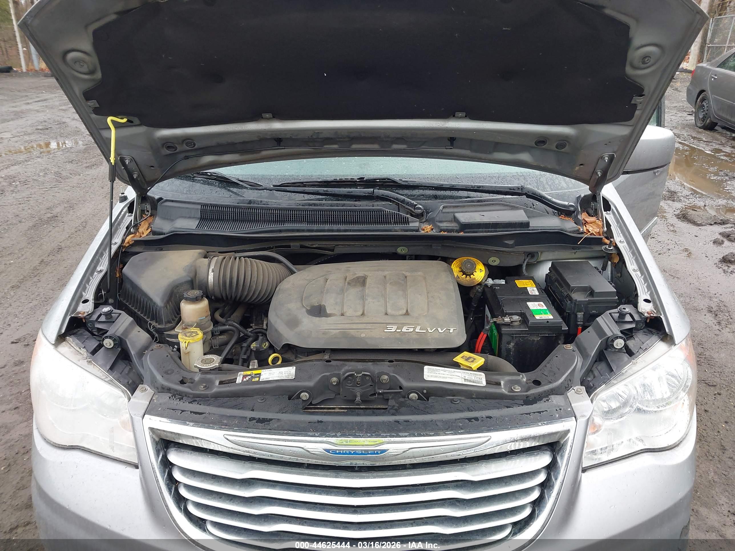 CHRYSLER TOWN image 10