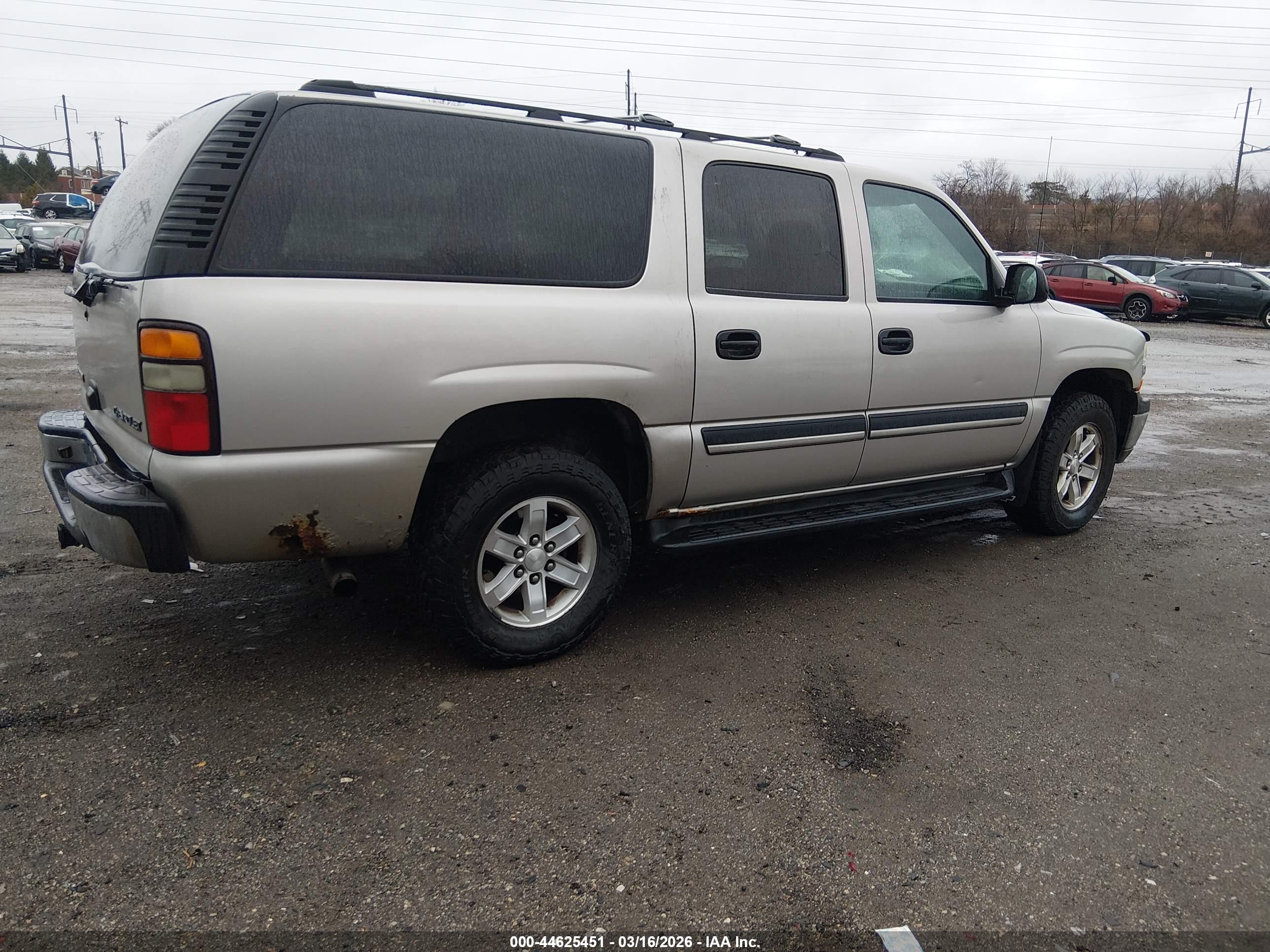 CHEVROLET SUBURBAN image 4