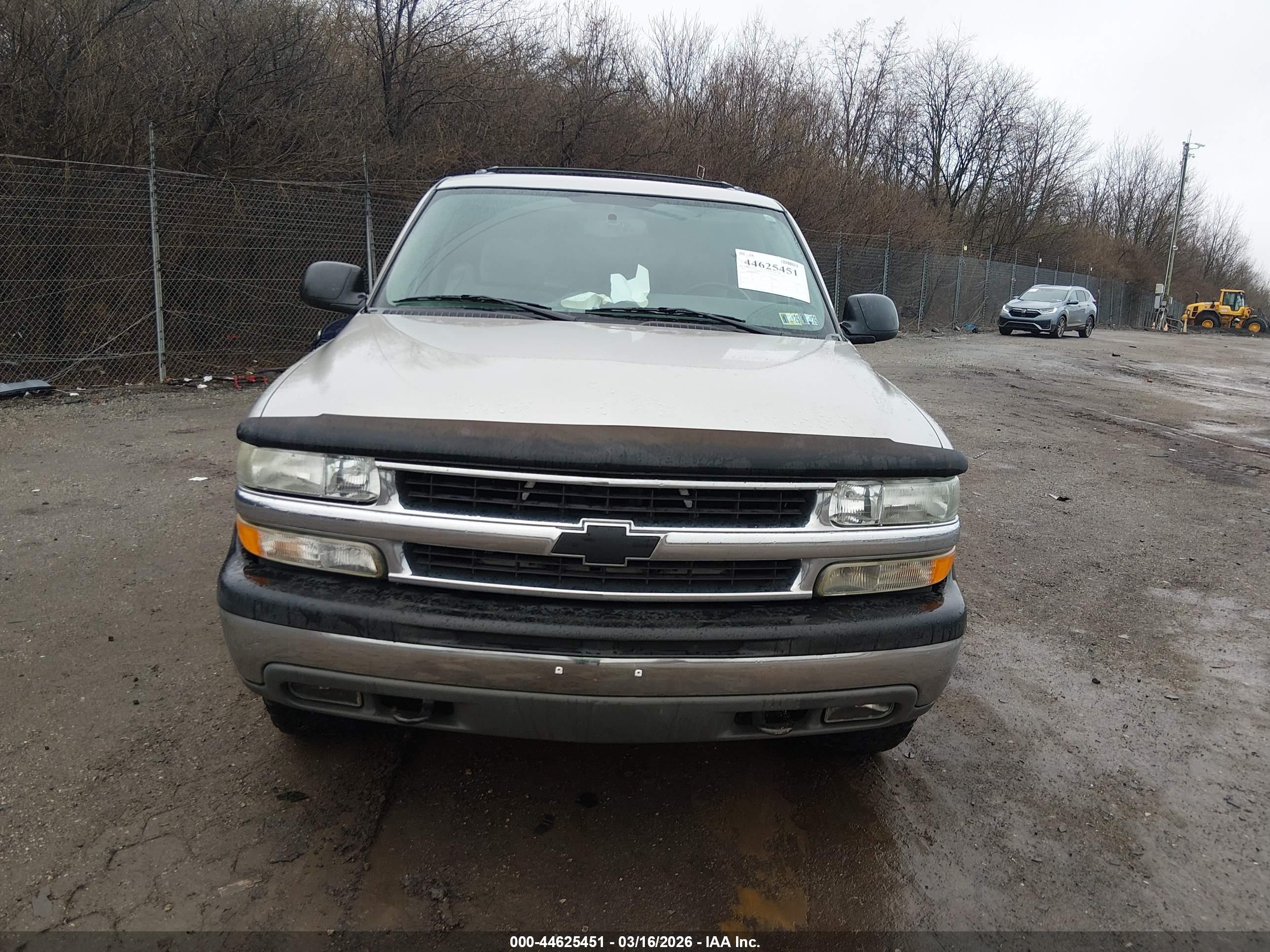 CHEVROLET SUBURBAN image 6