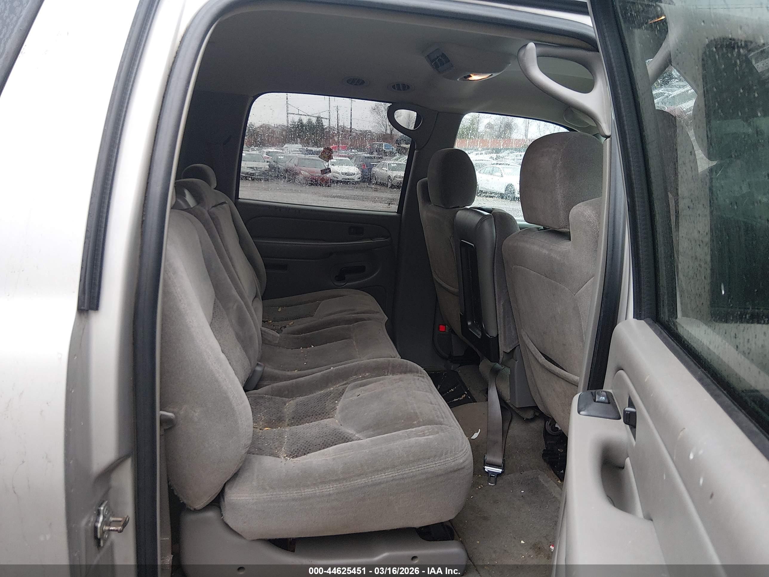 CHEVROLET SUBURBAN image 8