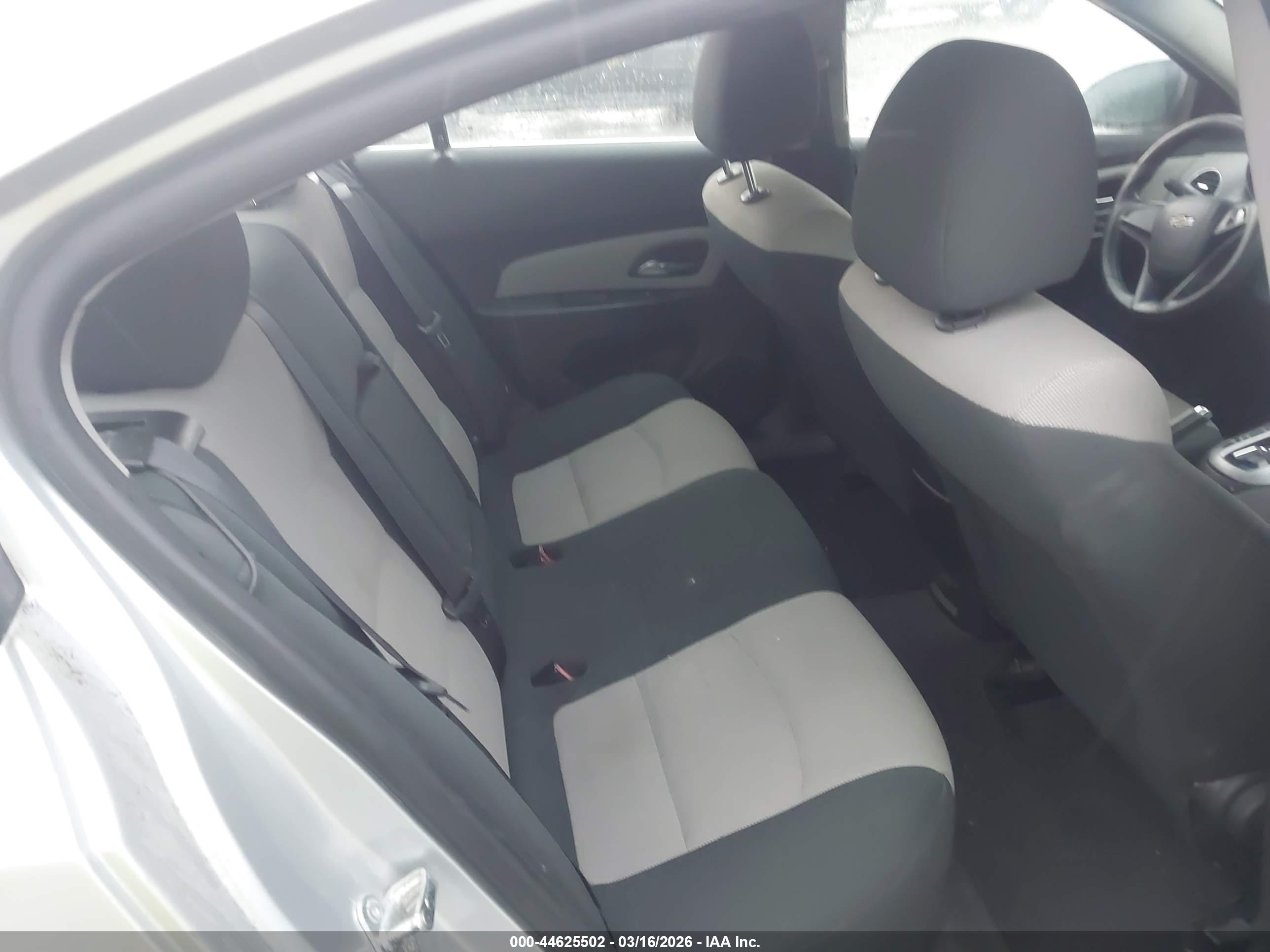 CHEVROLET CRUZE image 8