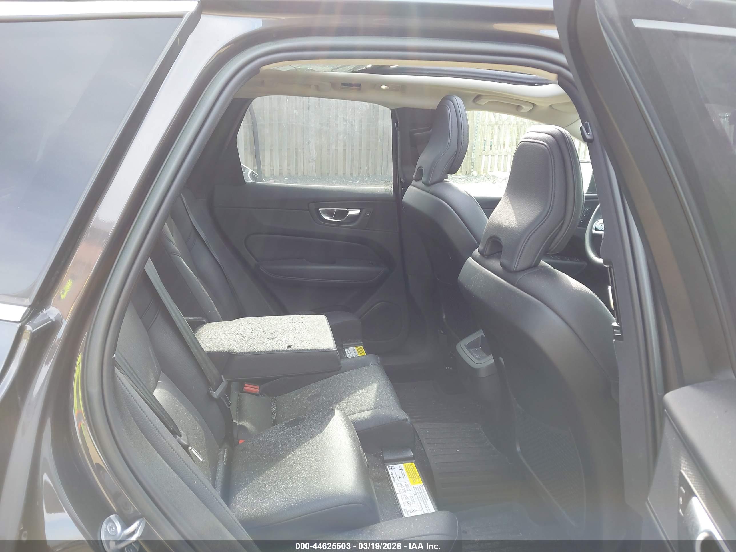 VOLVO XC60 image 8