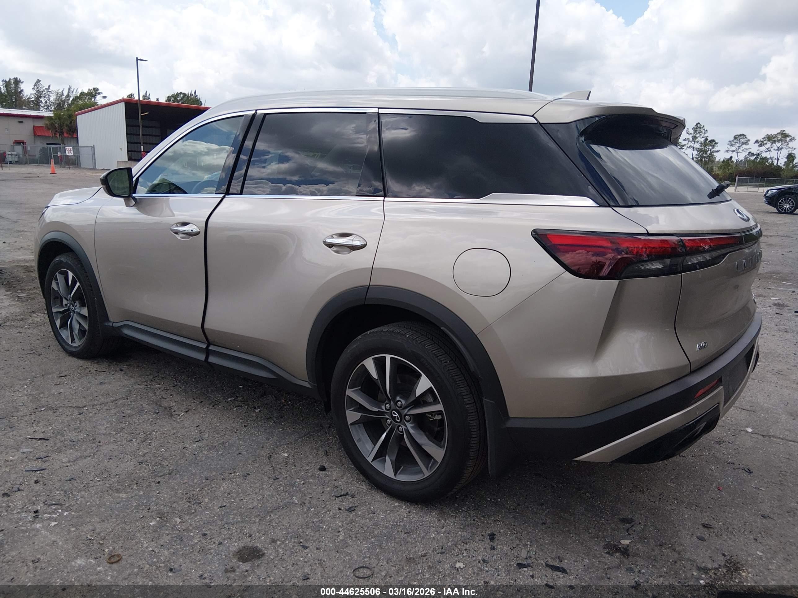 INFINITI QX60 image 3