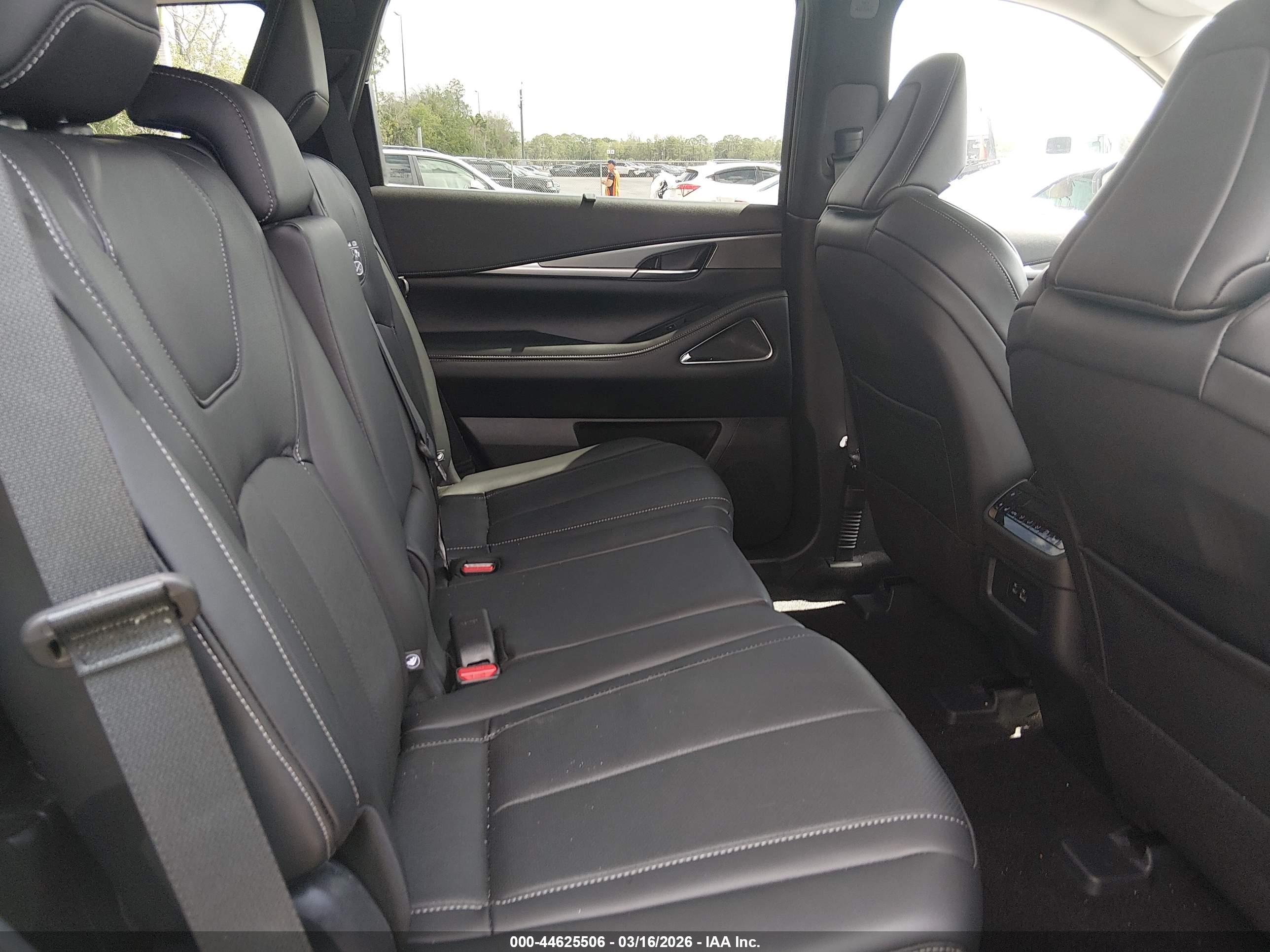 INFINITI QX60 image 8