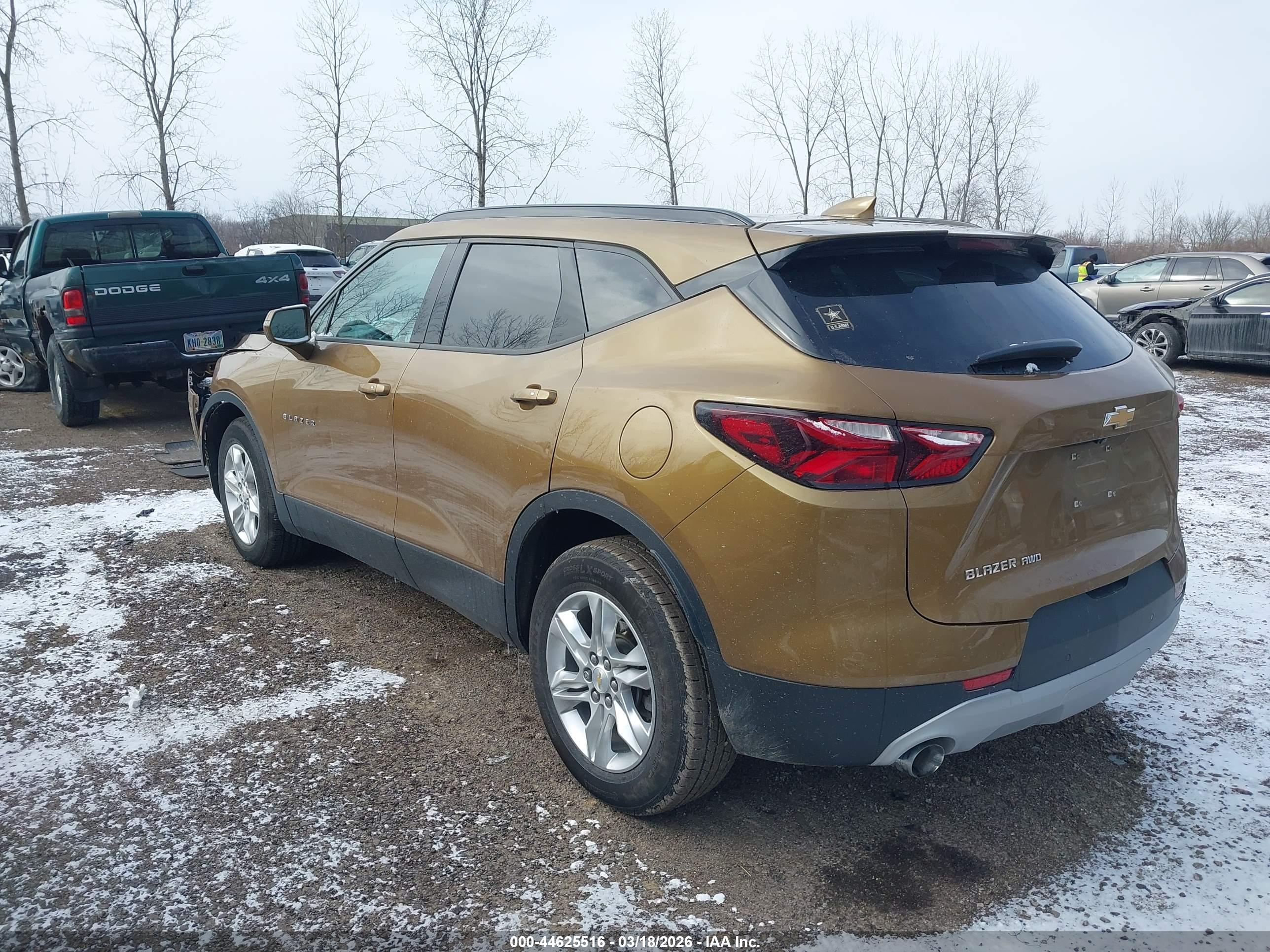 CHEVROLET BLAZER image 3
