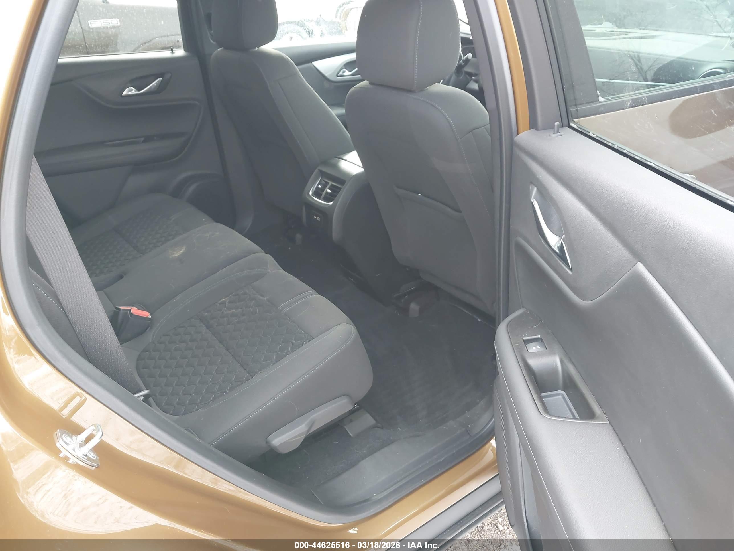 CHEVROLET BLAZER image 8