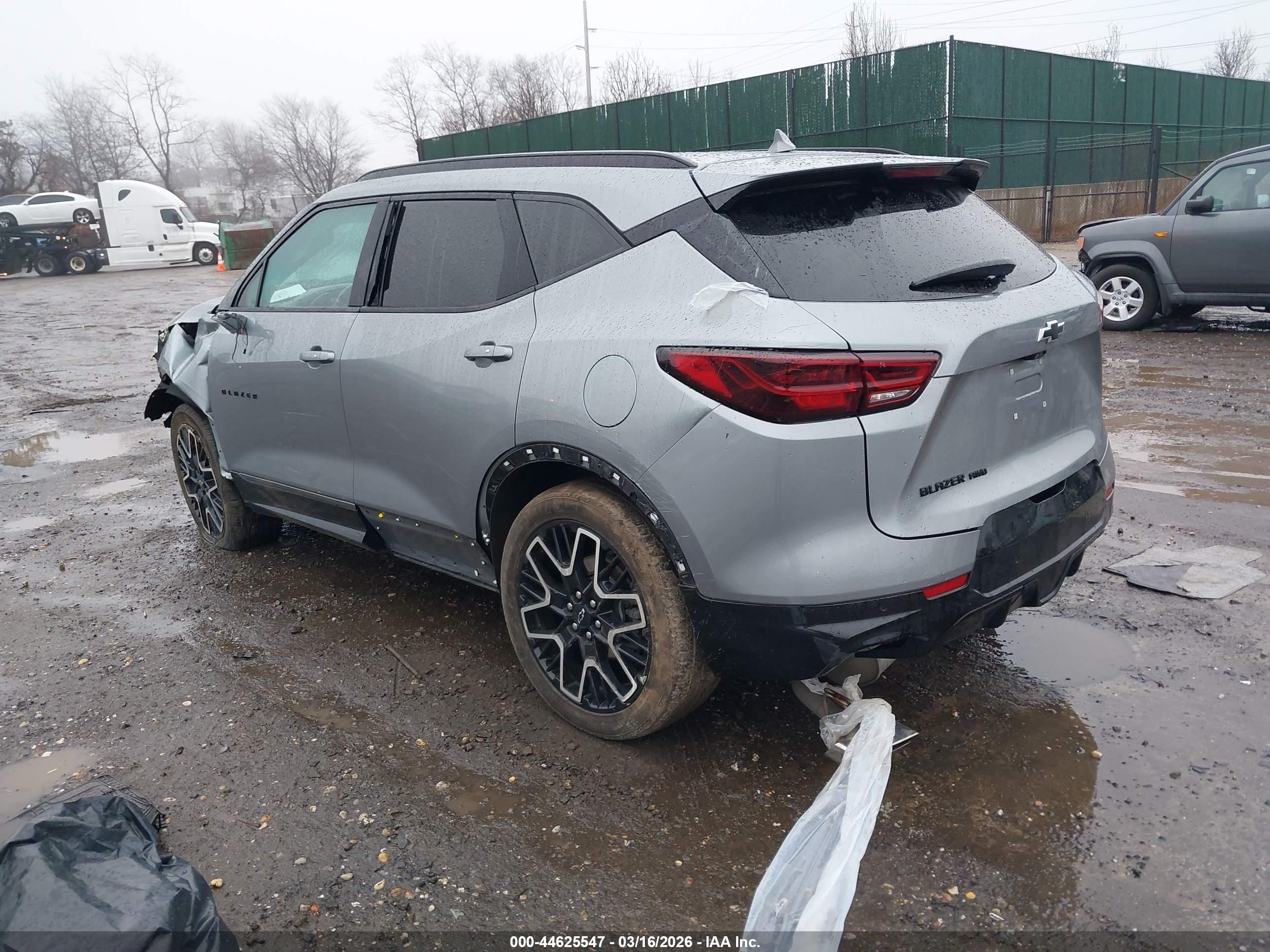 CHEVROLET BLAZER image 3