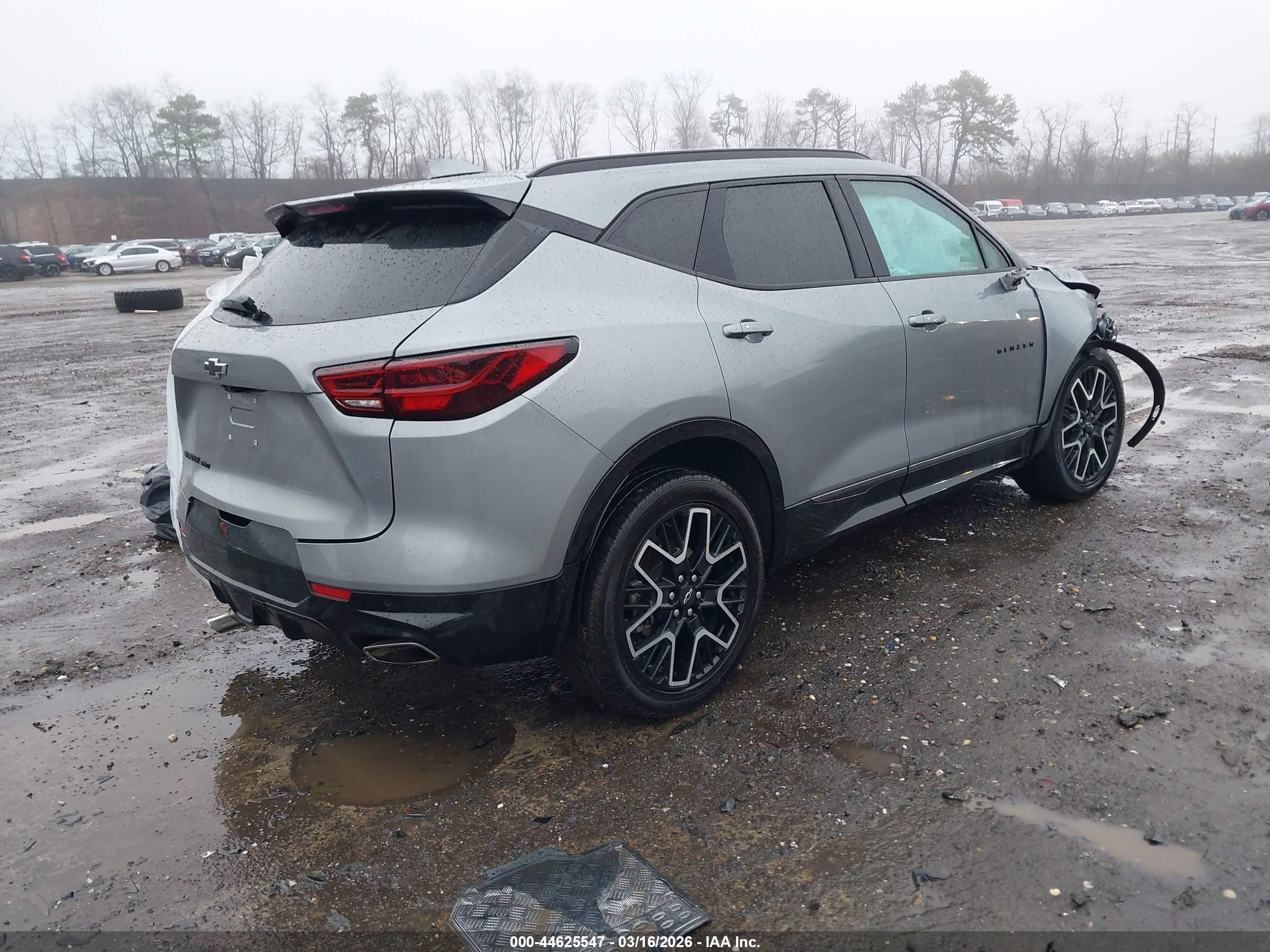 CHEVROLET BLAZER image 4