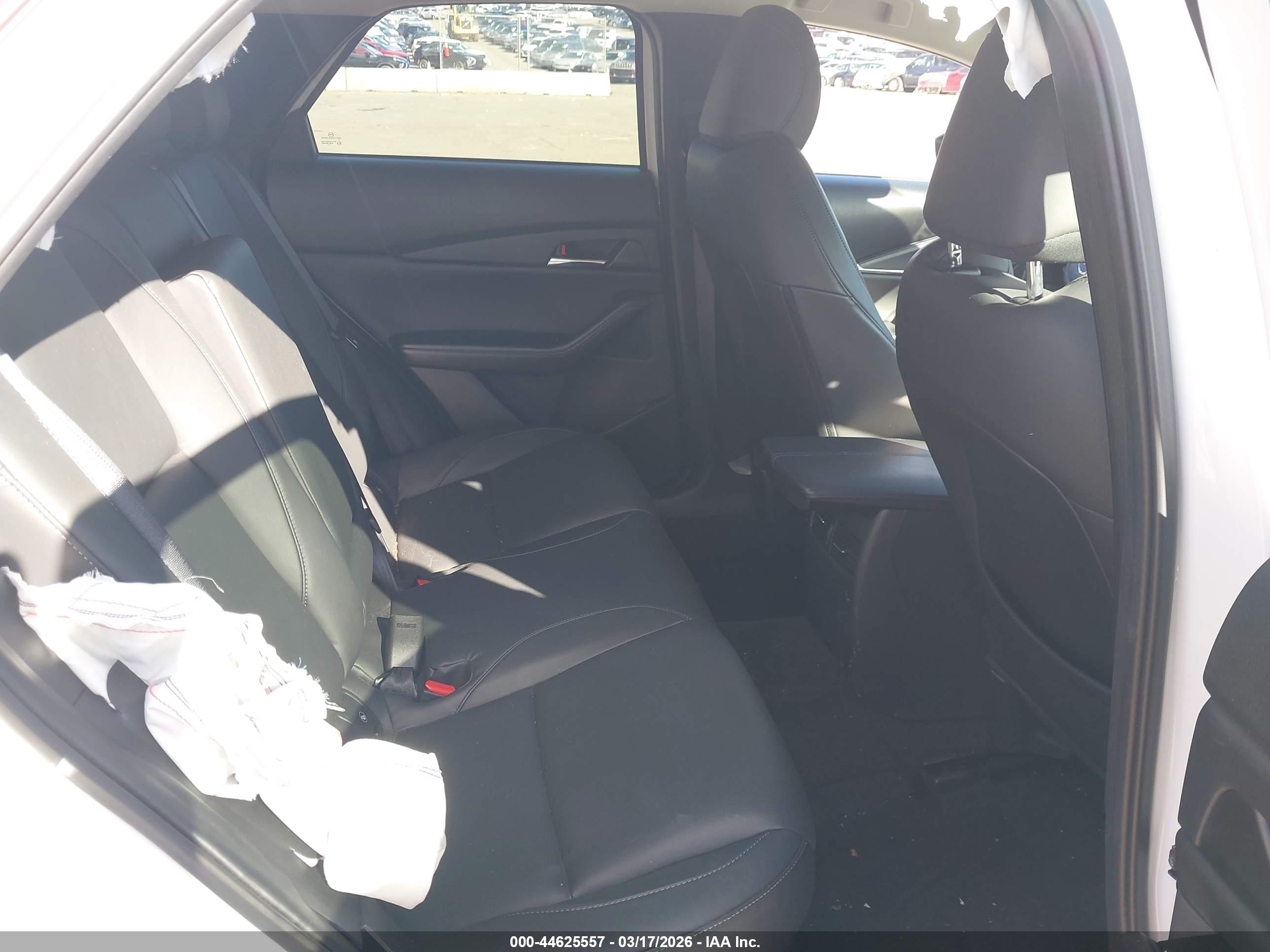 MAZDA CX-30 image 8