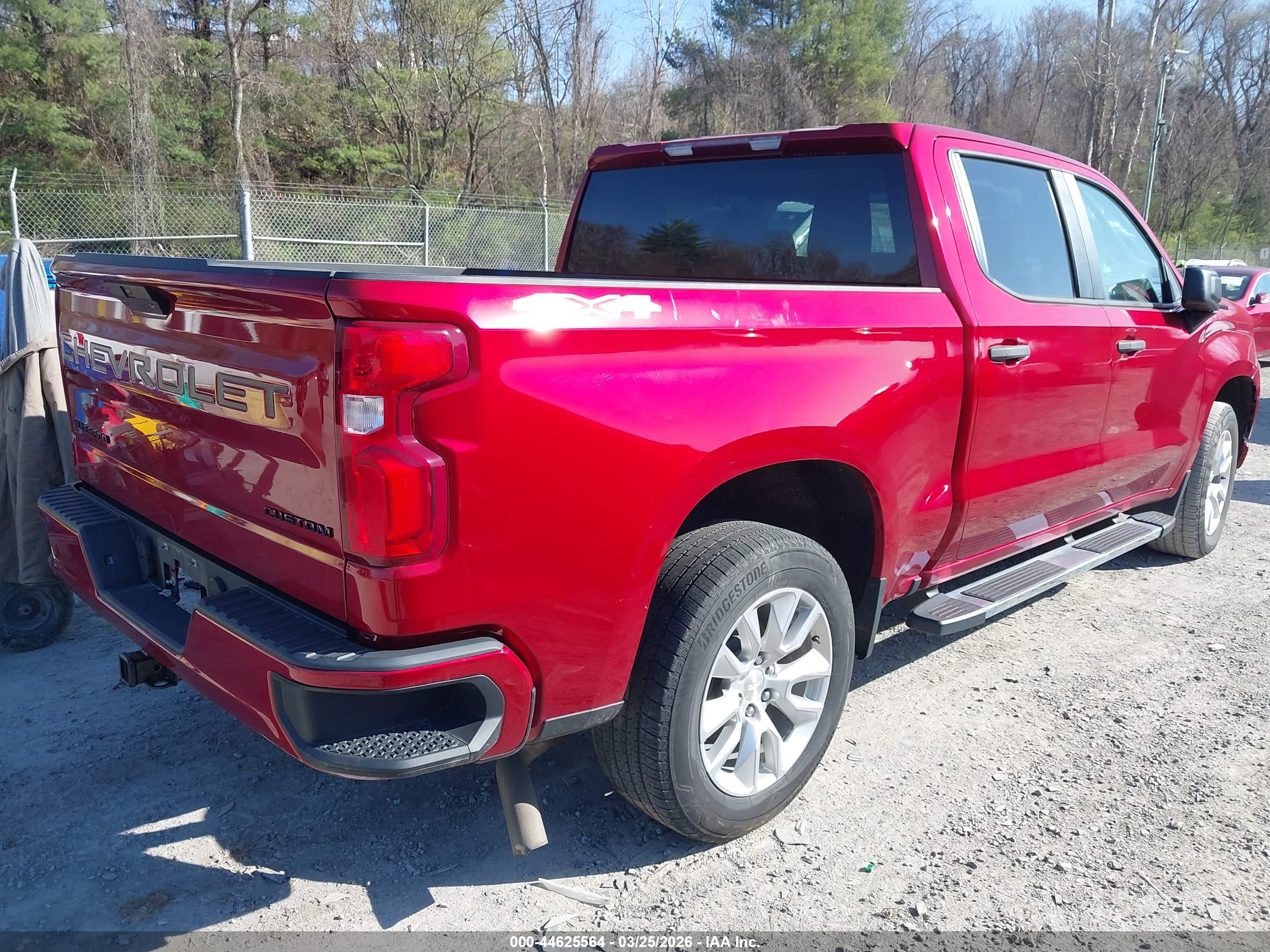 CHEVROLET SILVERADO image 4
