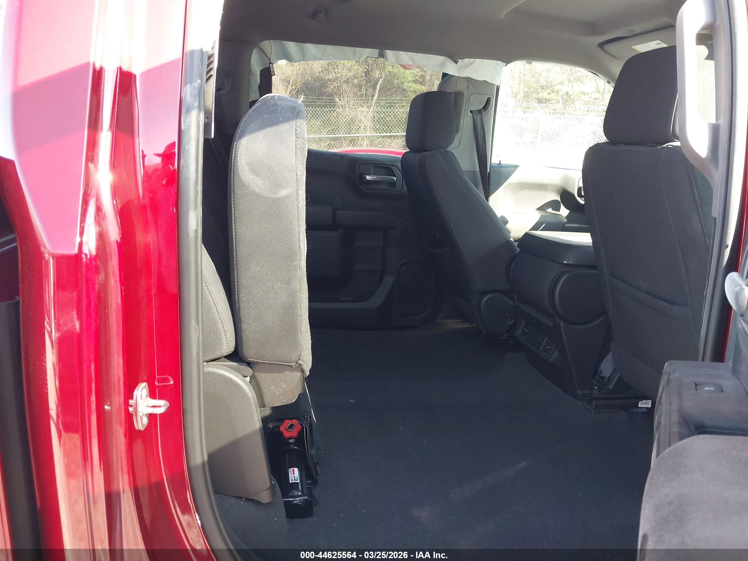 CHEVROLET SILVERADO image 8