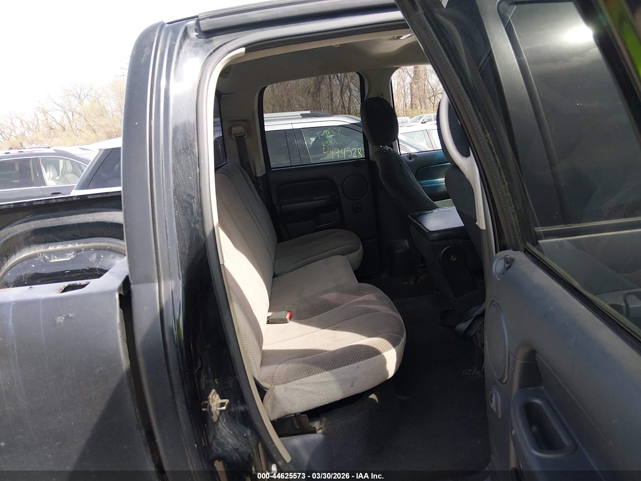 DODGE RAM image 8