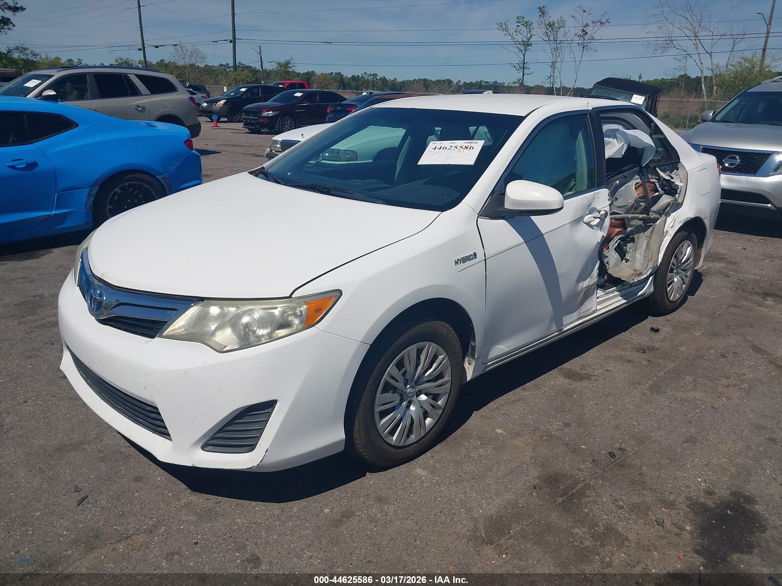 TOYOTA CAMRY image 2