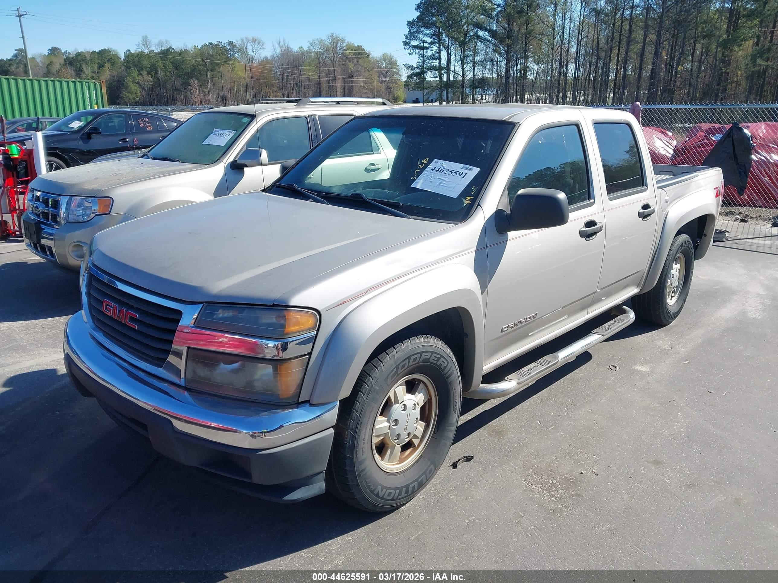 GMC CANYON image 2