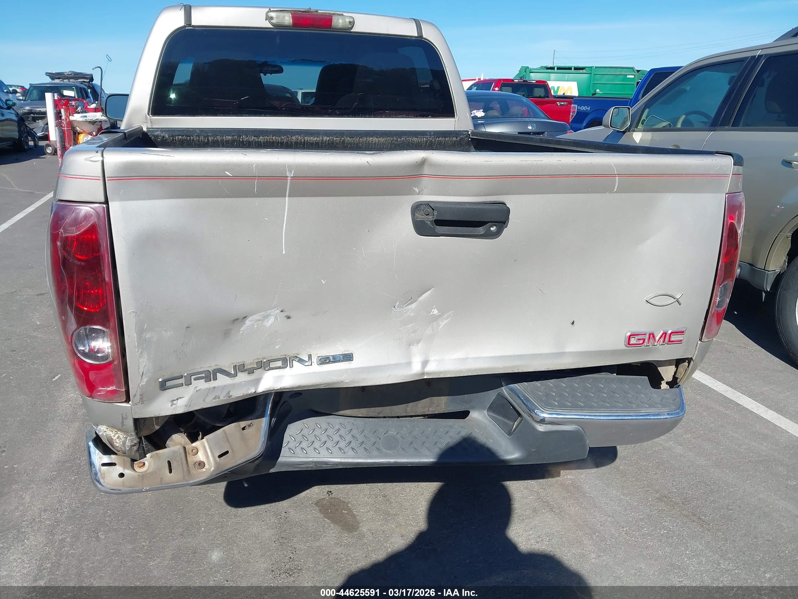 GMC CANYON image 6