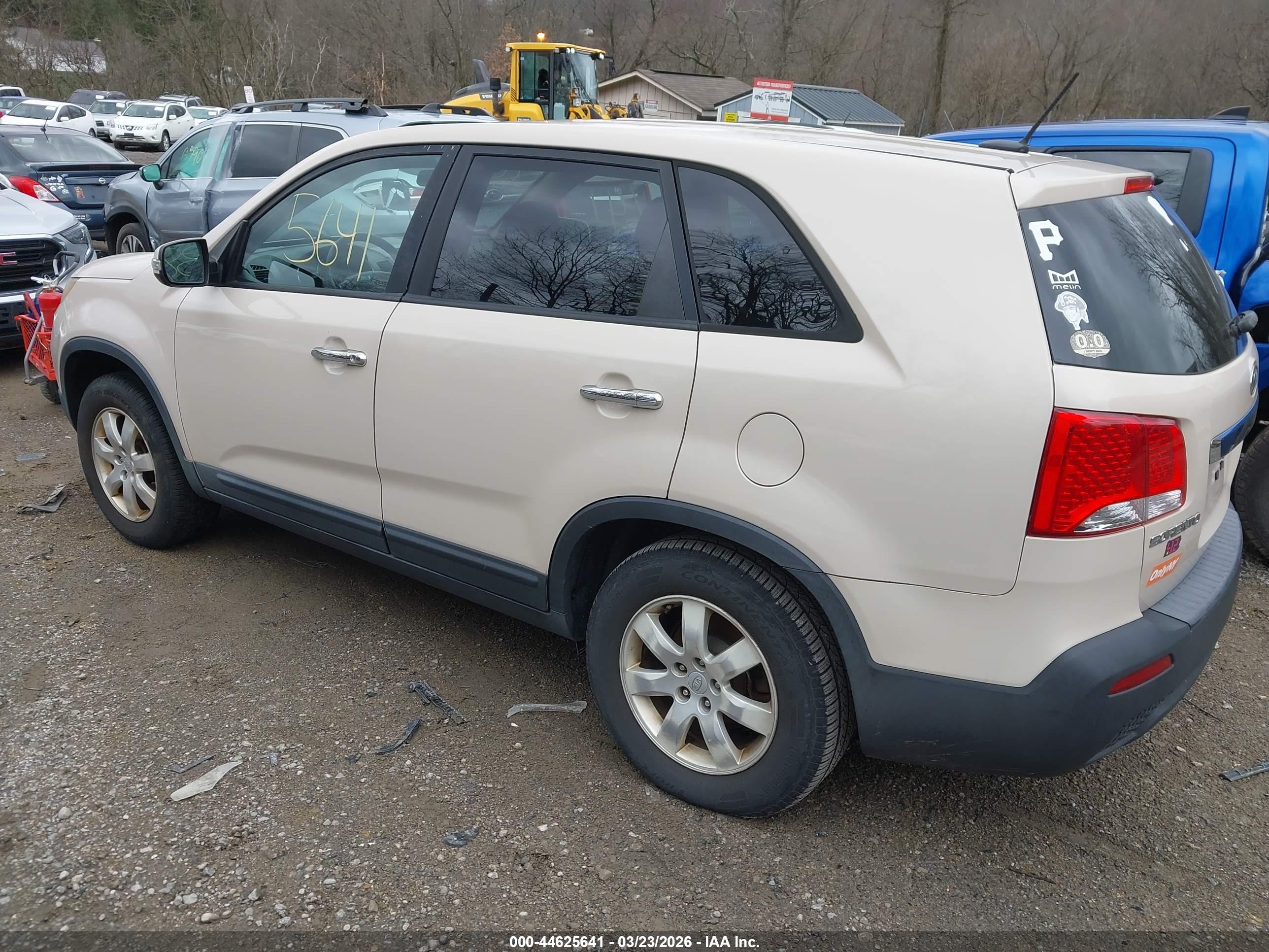 KIA SORENTO image 3