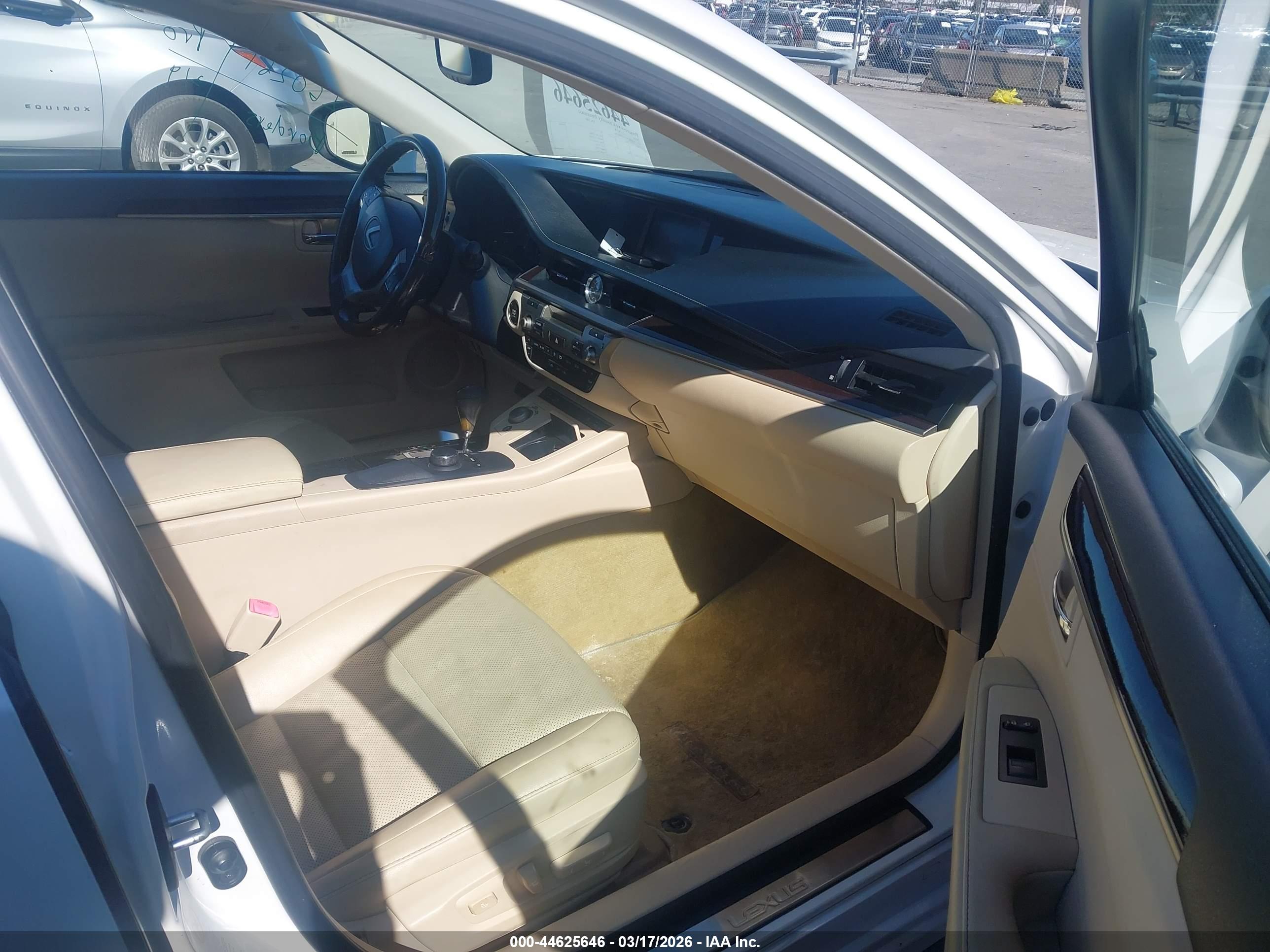 LEXUS ES image 5