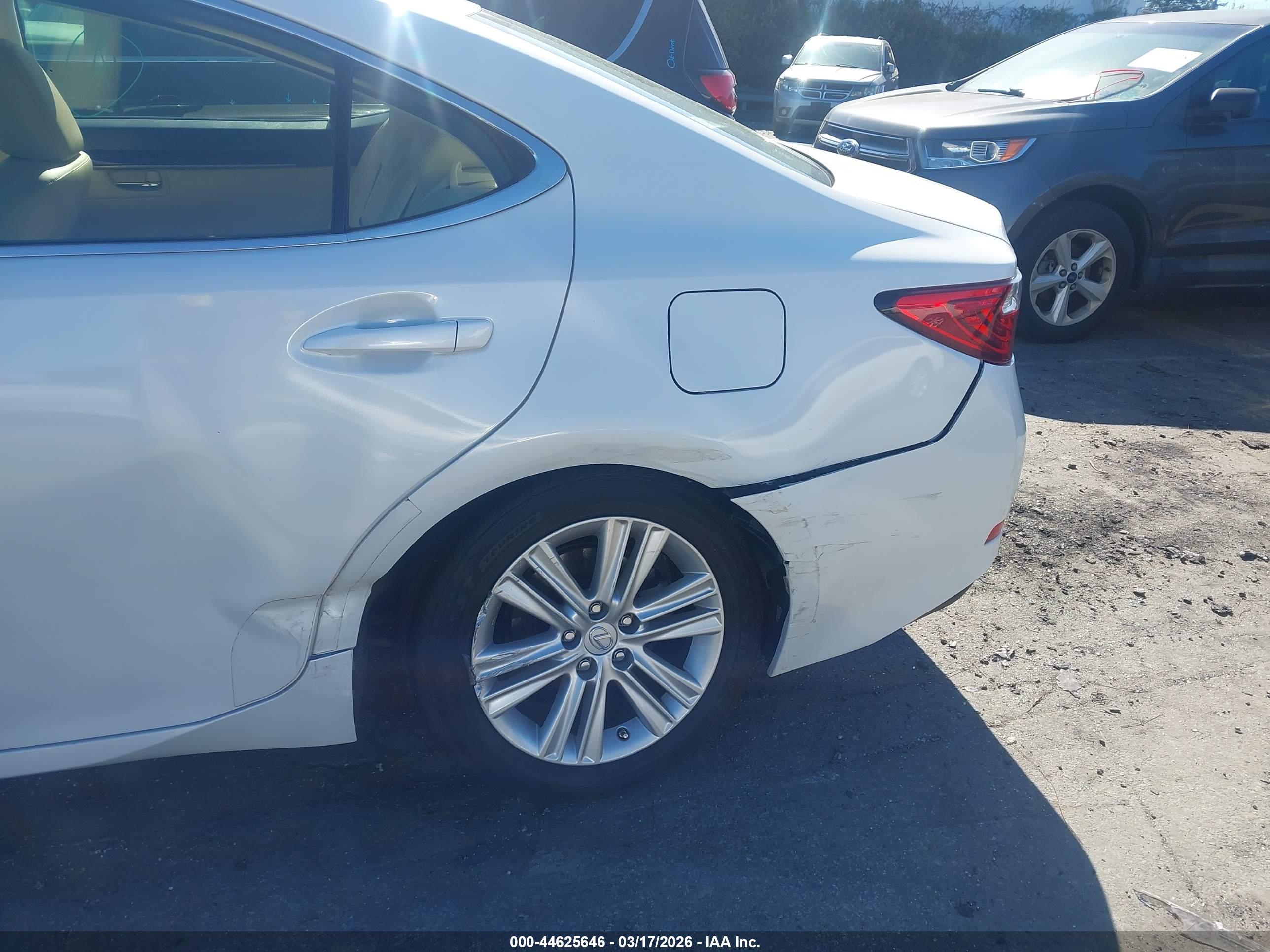 LEXUS ES image 6
