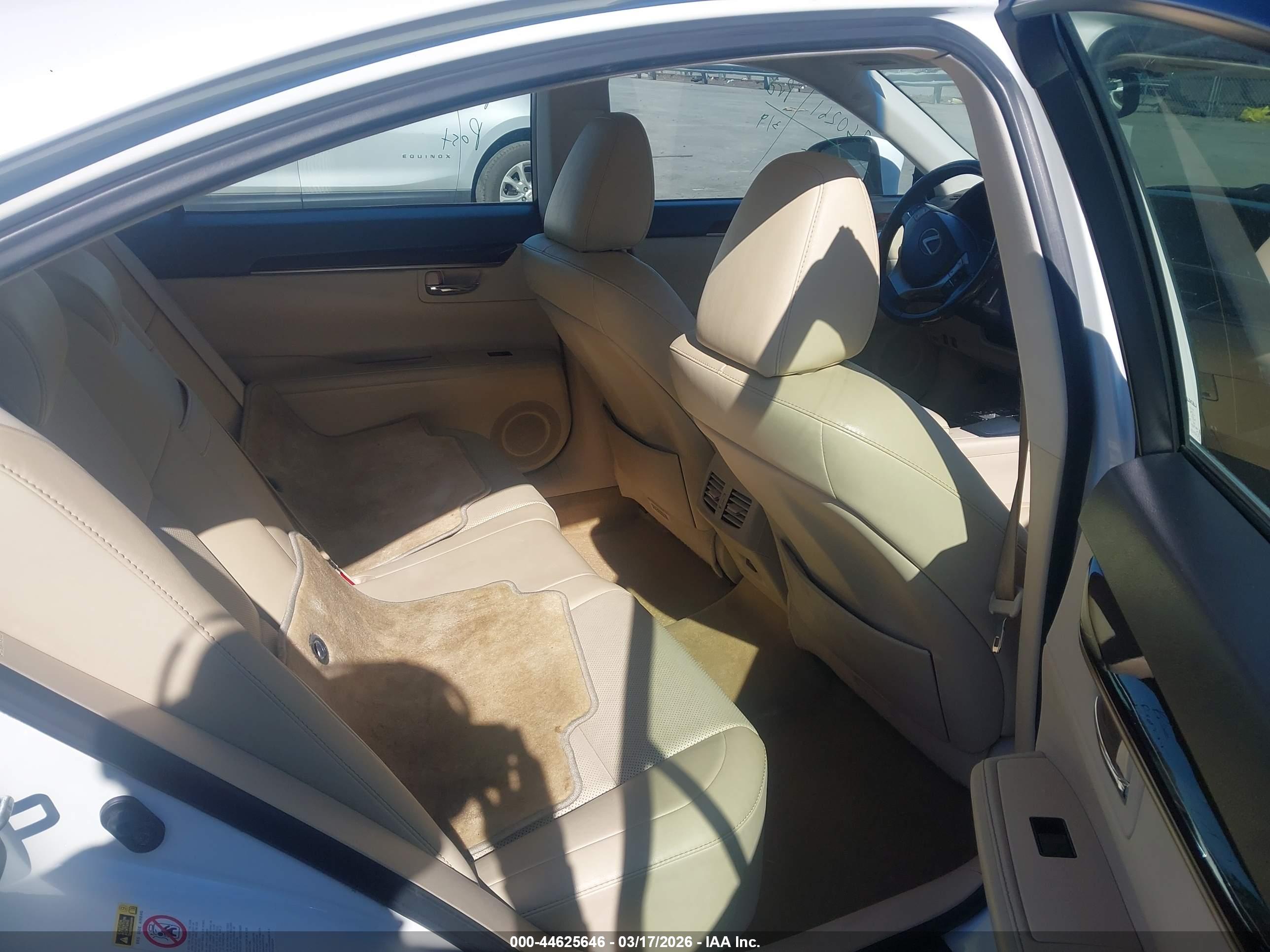 LEXUS ES image 8