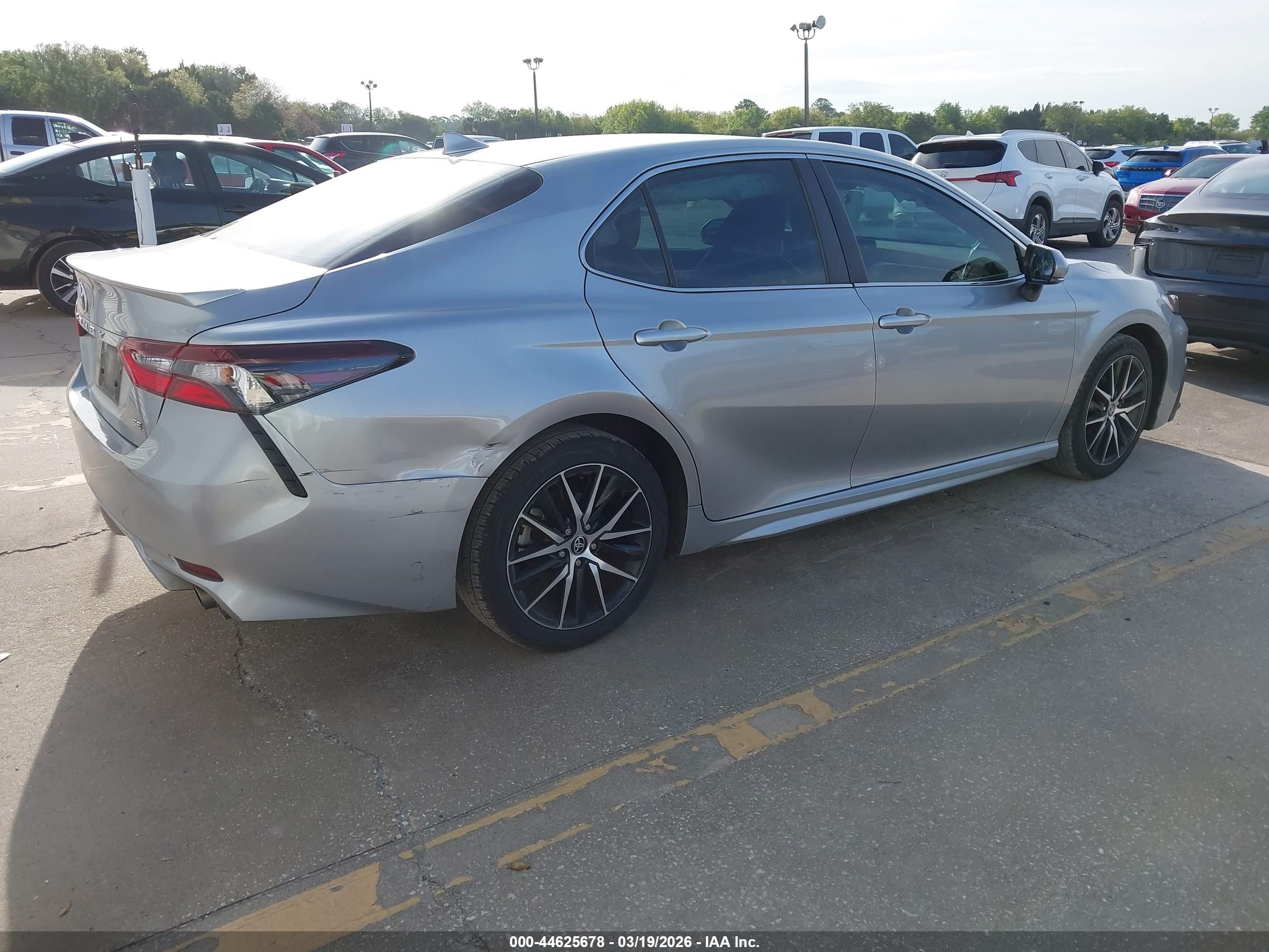 TOYOTA CAMRY image 4