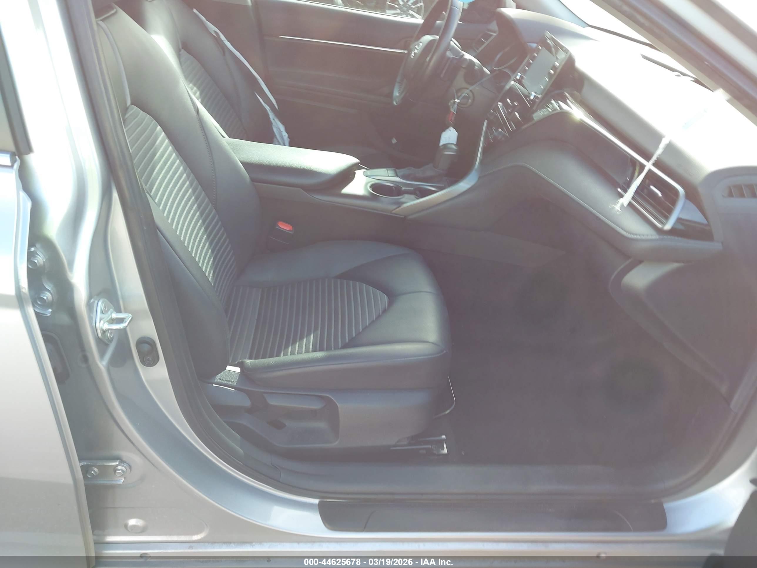 TOYOTA CAMRY image 5