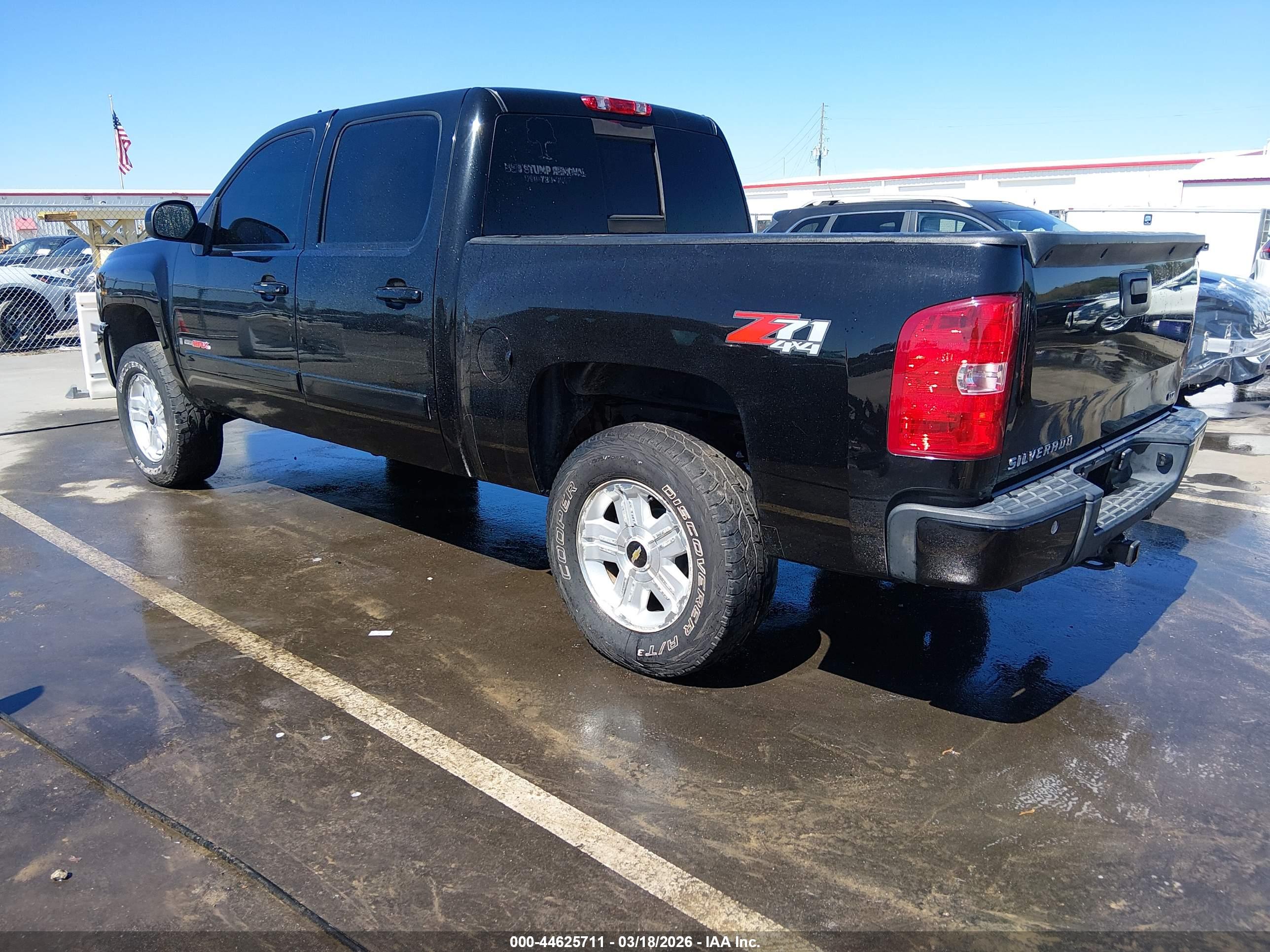 CHEVROLET SILVERADO image 3