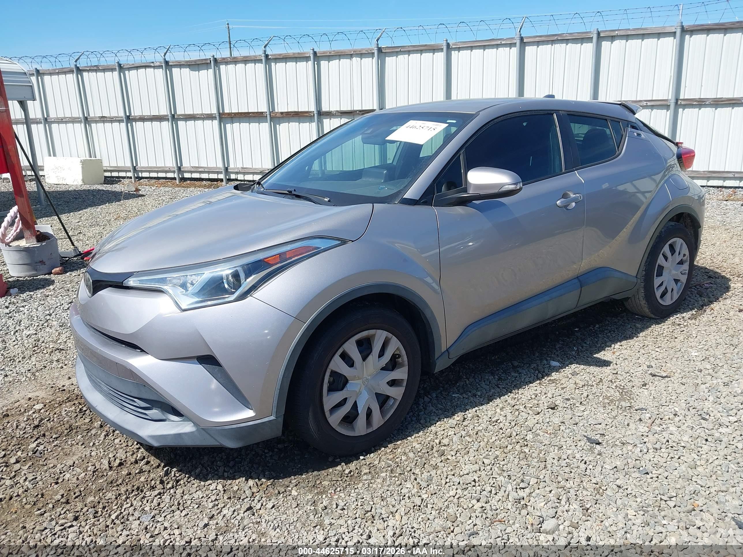 TOYOTA C-HR image 2