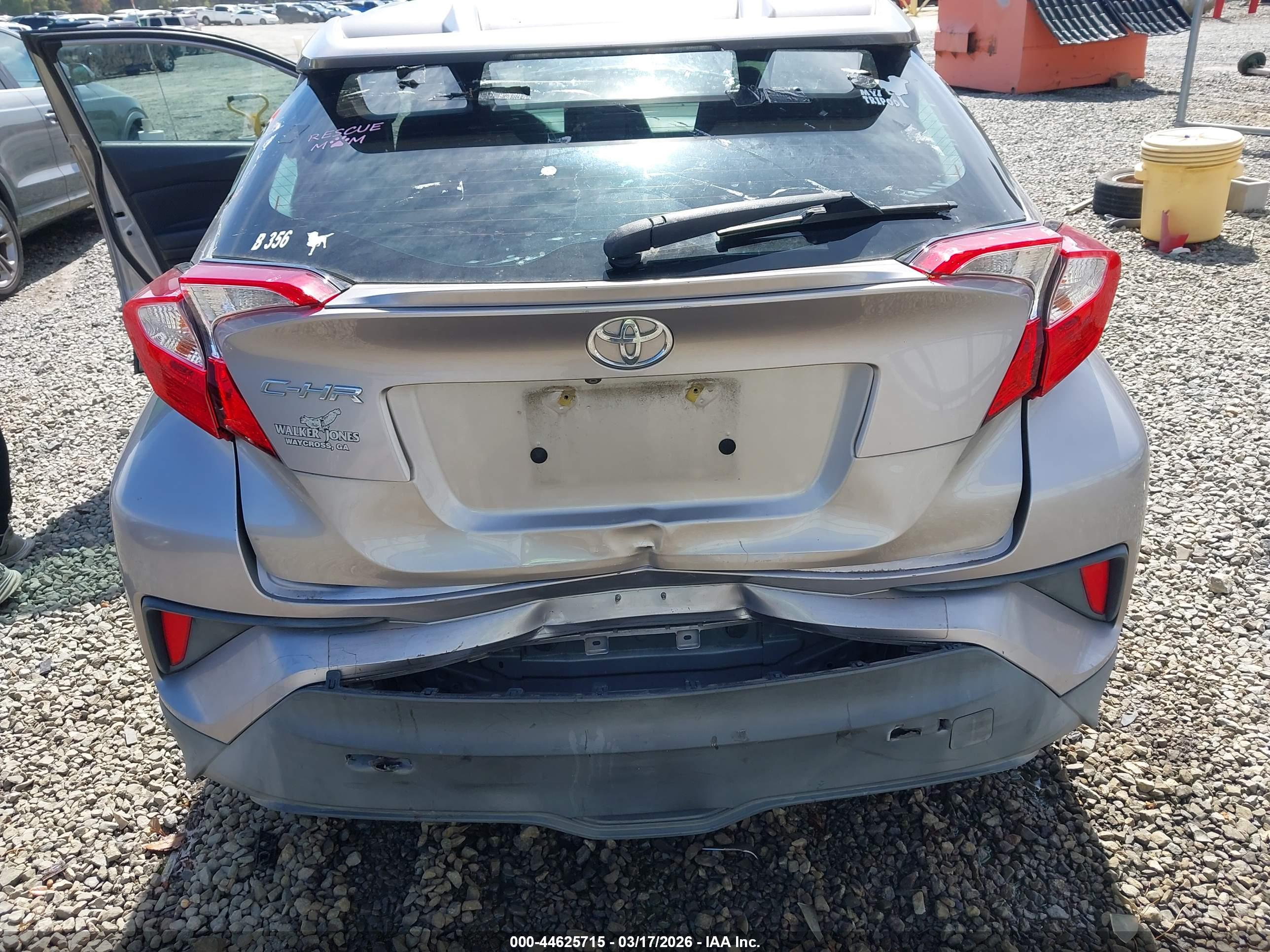 TOYOTA C-HR image 6