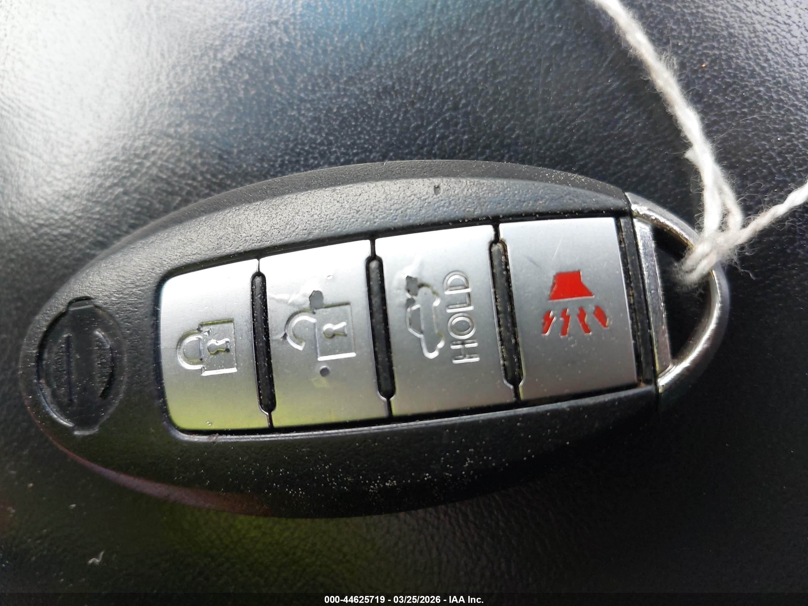 NISSAN MAXIMA image 11