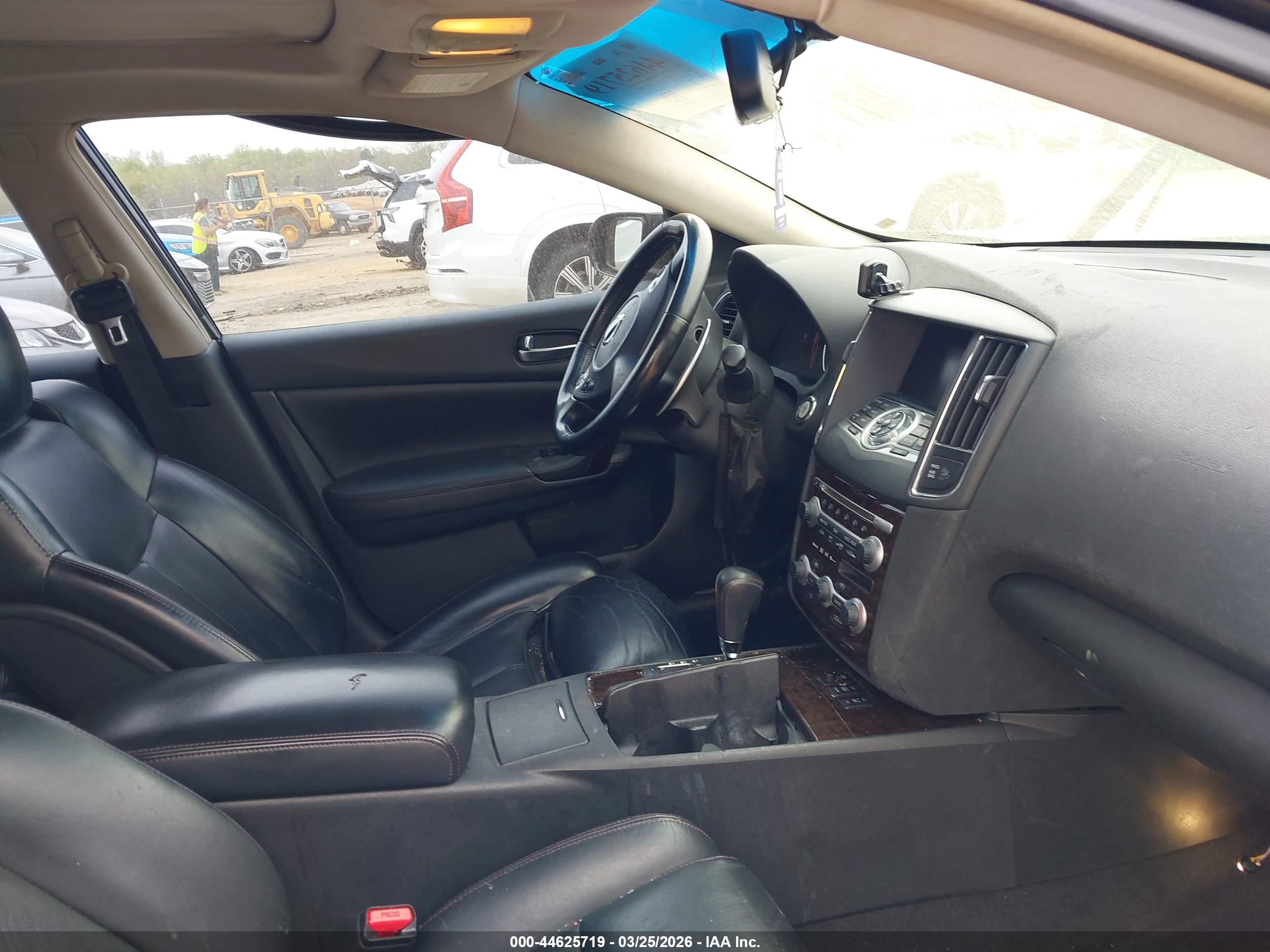 NISSAN MAXIMA image 5