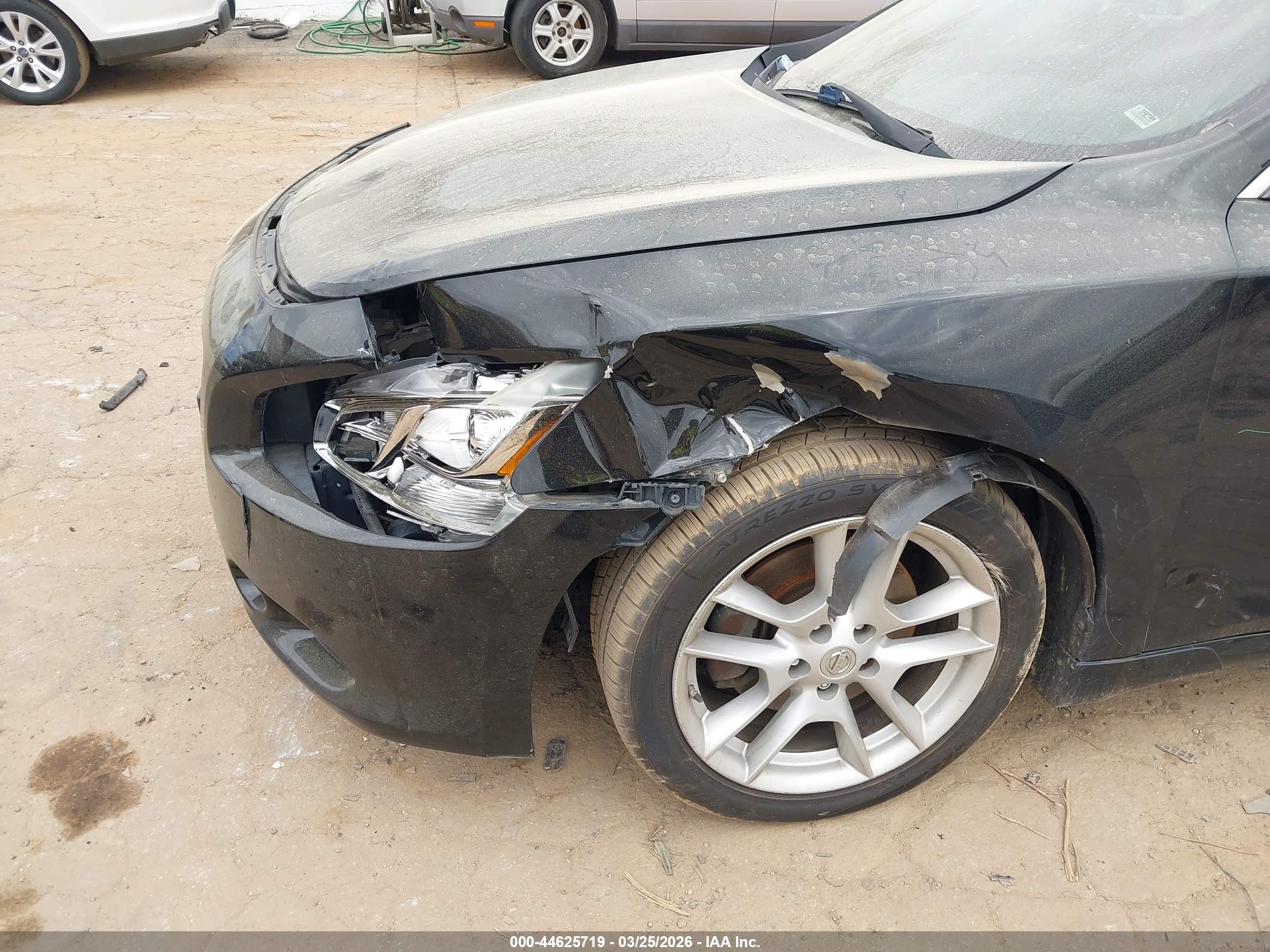 NISSAN MAXIMA image 6