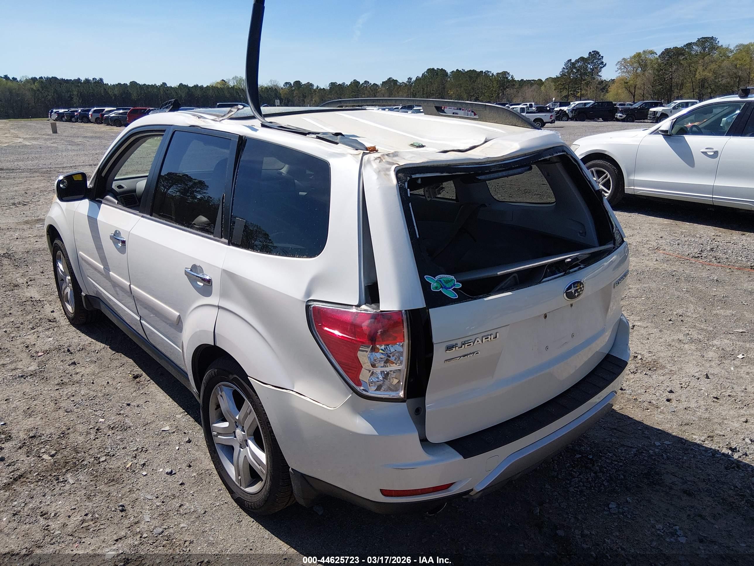 SUBARU FORESTER image 6