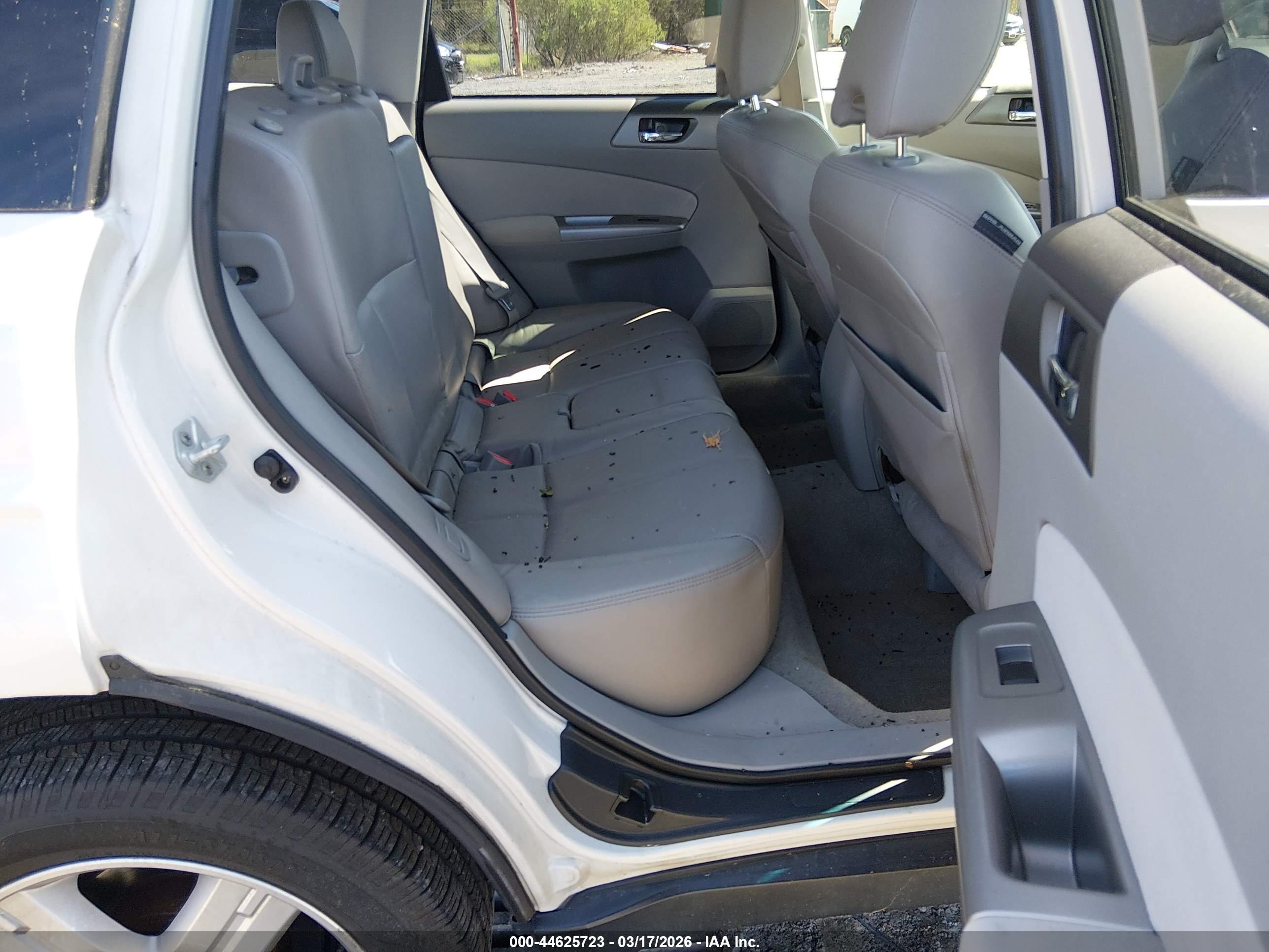 SUBARU FORESTER image 8