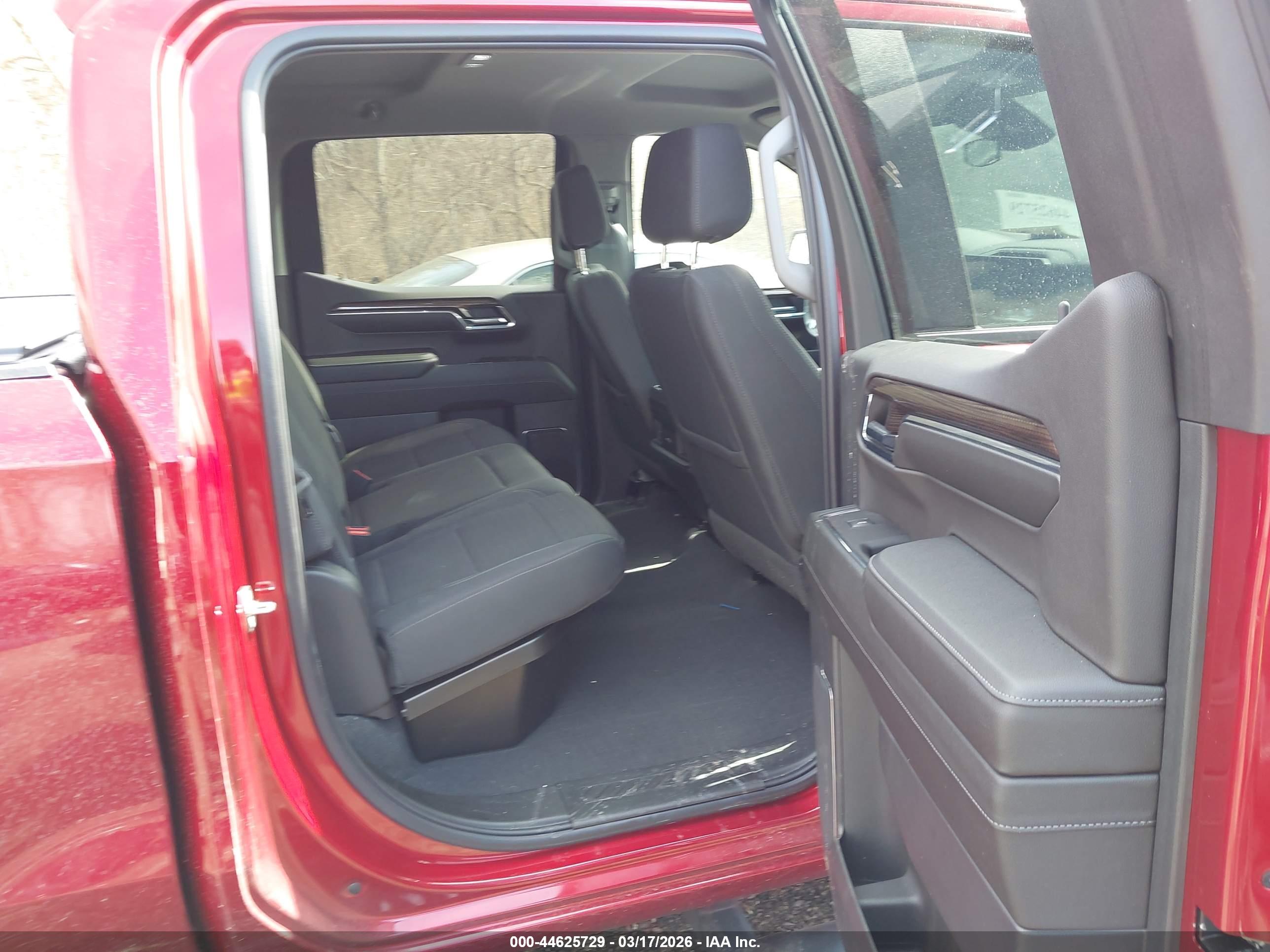 CHEVROLET SILVERADO image 8