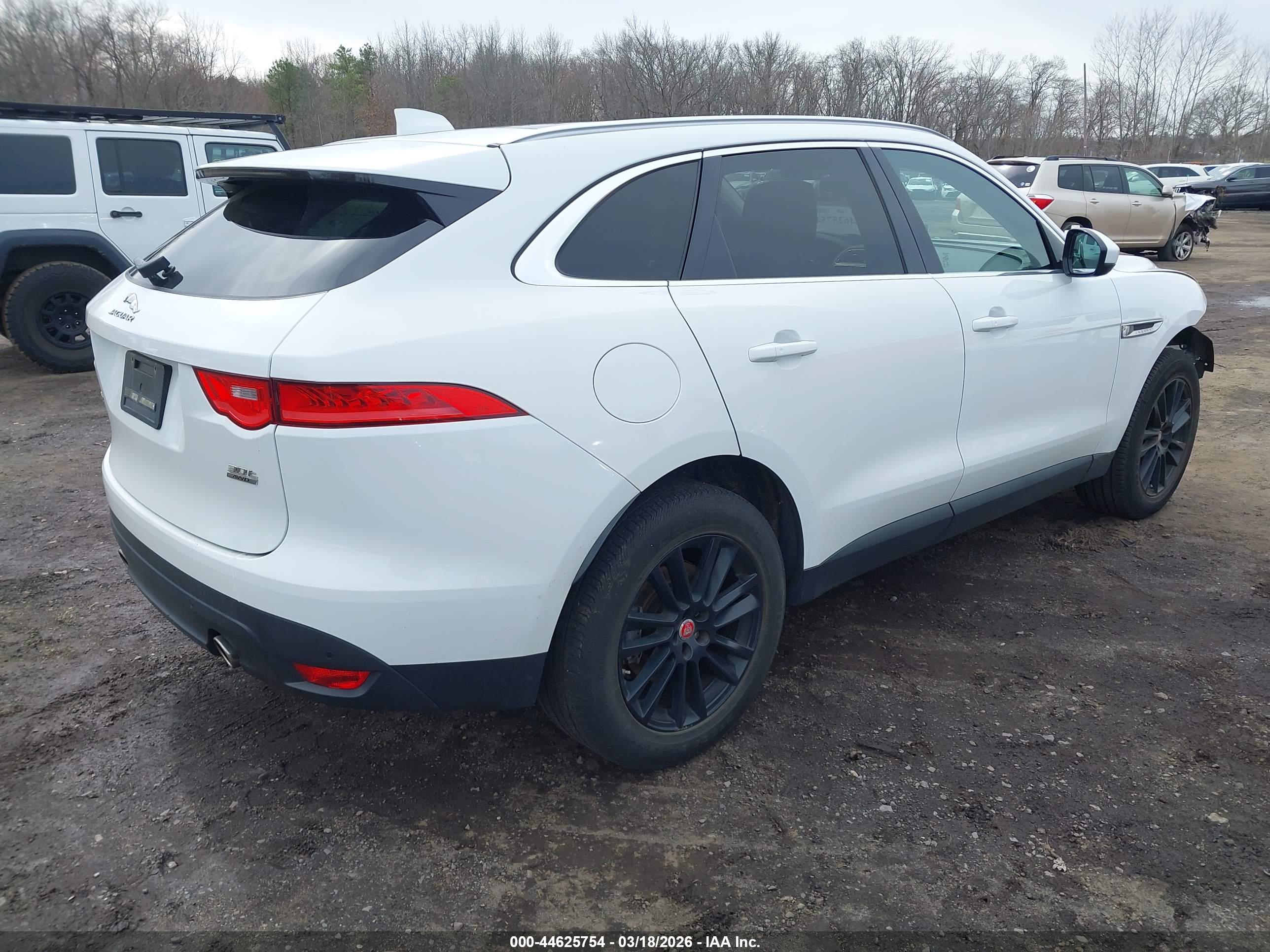 JAGUAR F-PACE image 4