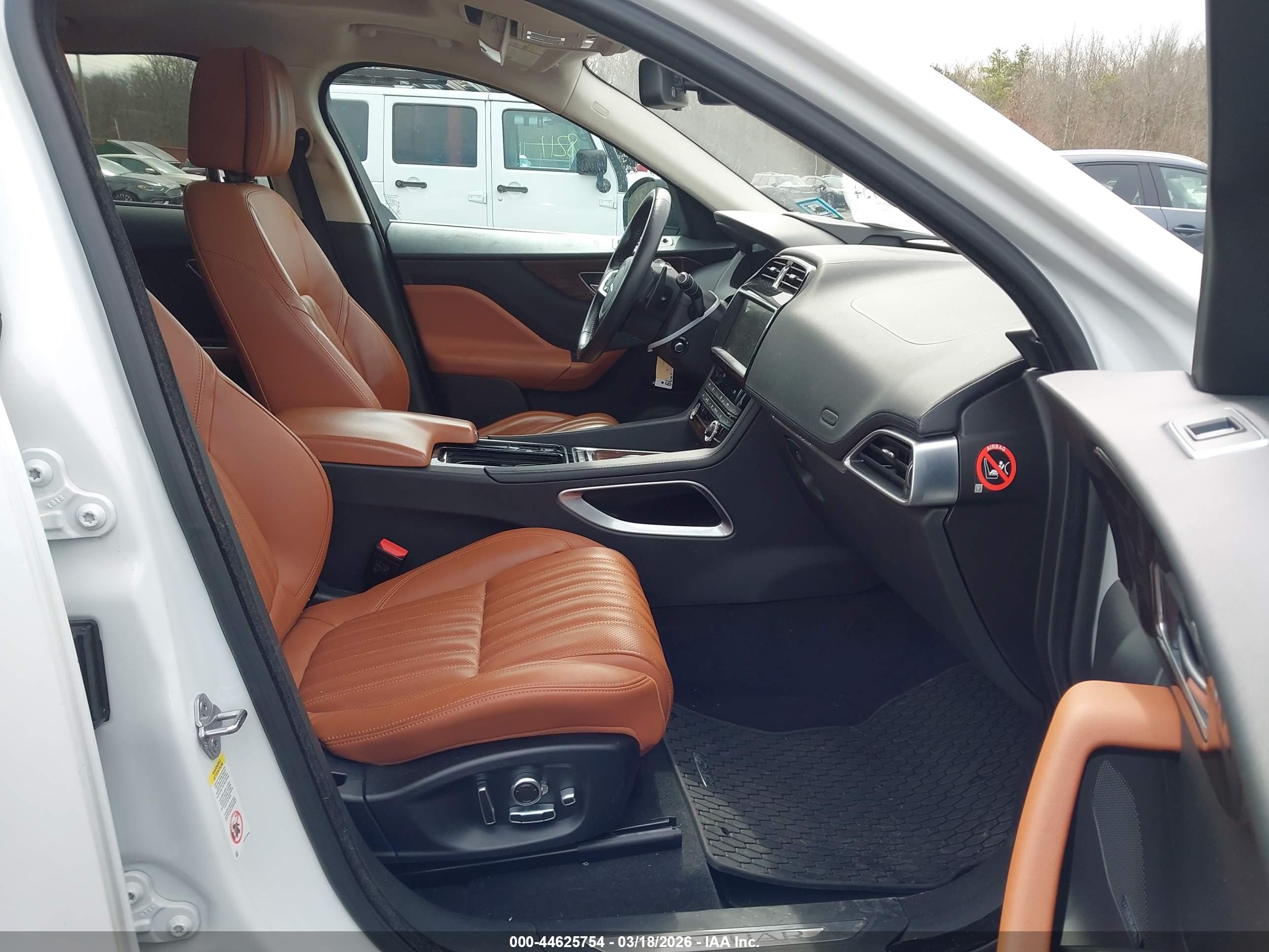 JAGUAR F-PACE image 5
