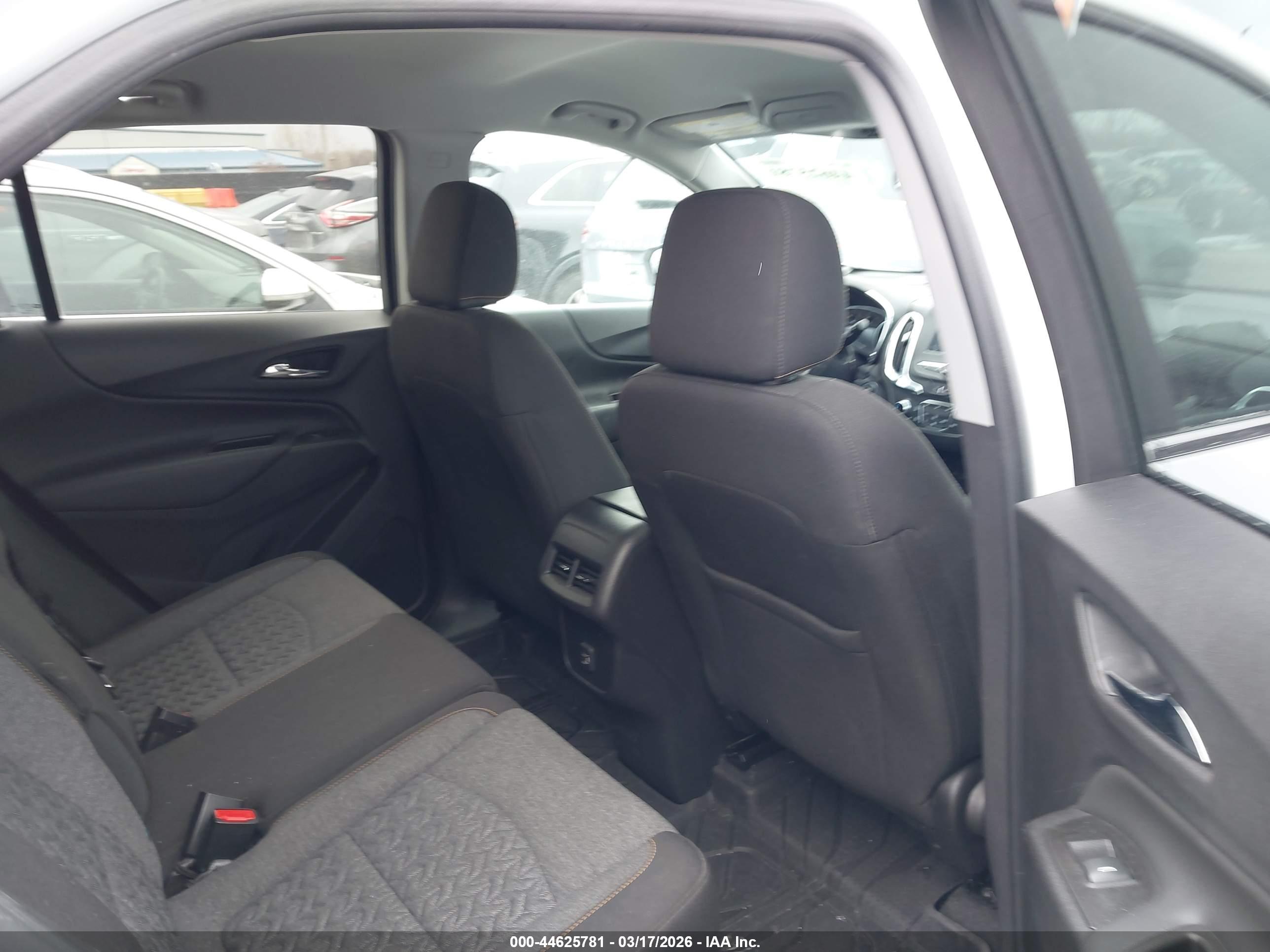 CHEVROLET EQUINOX image 8