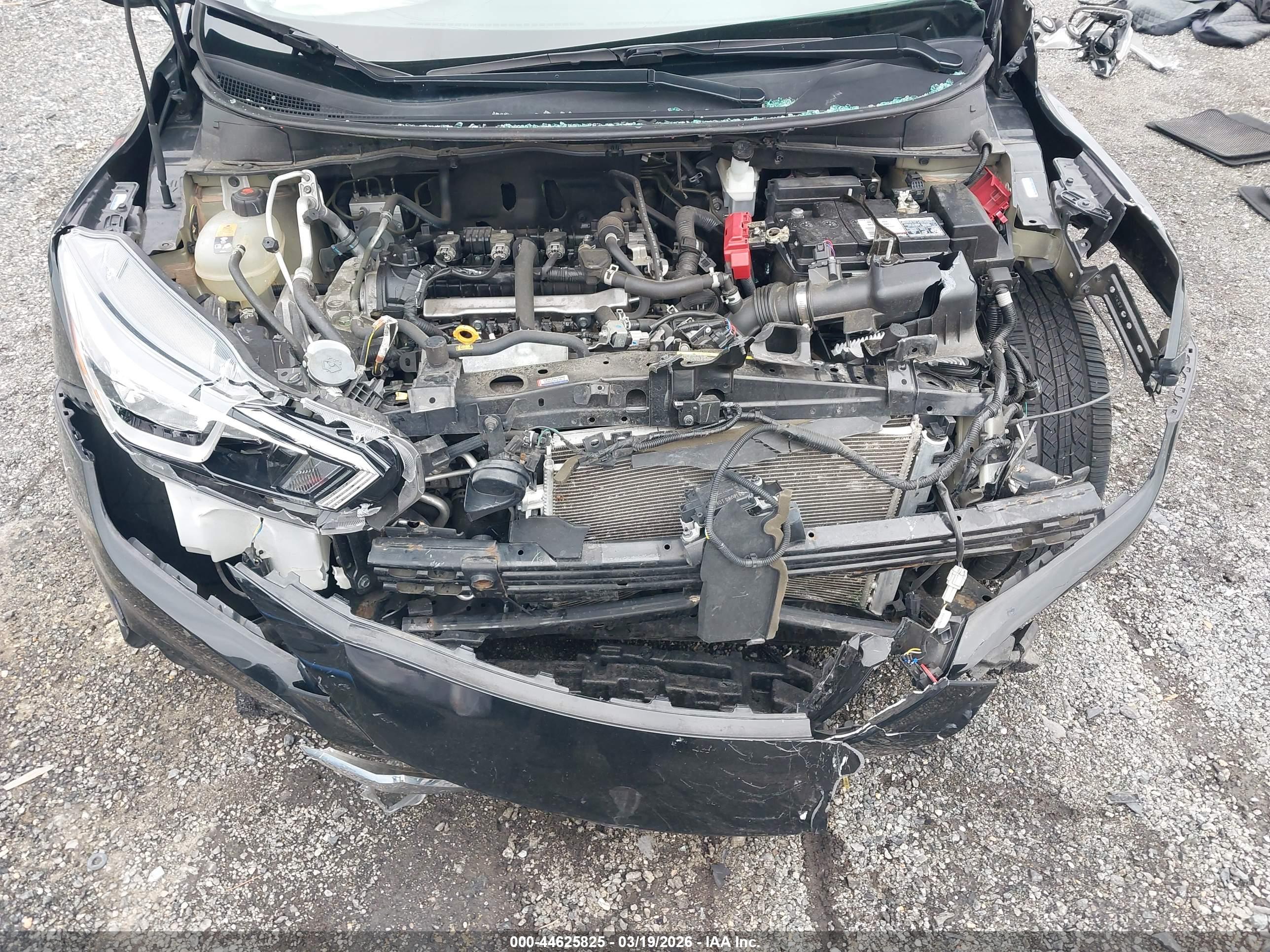 NISSAN VERSA image 10