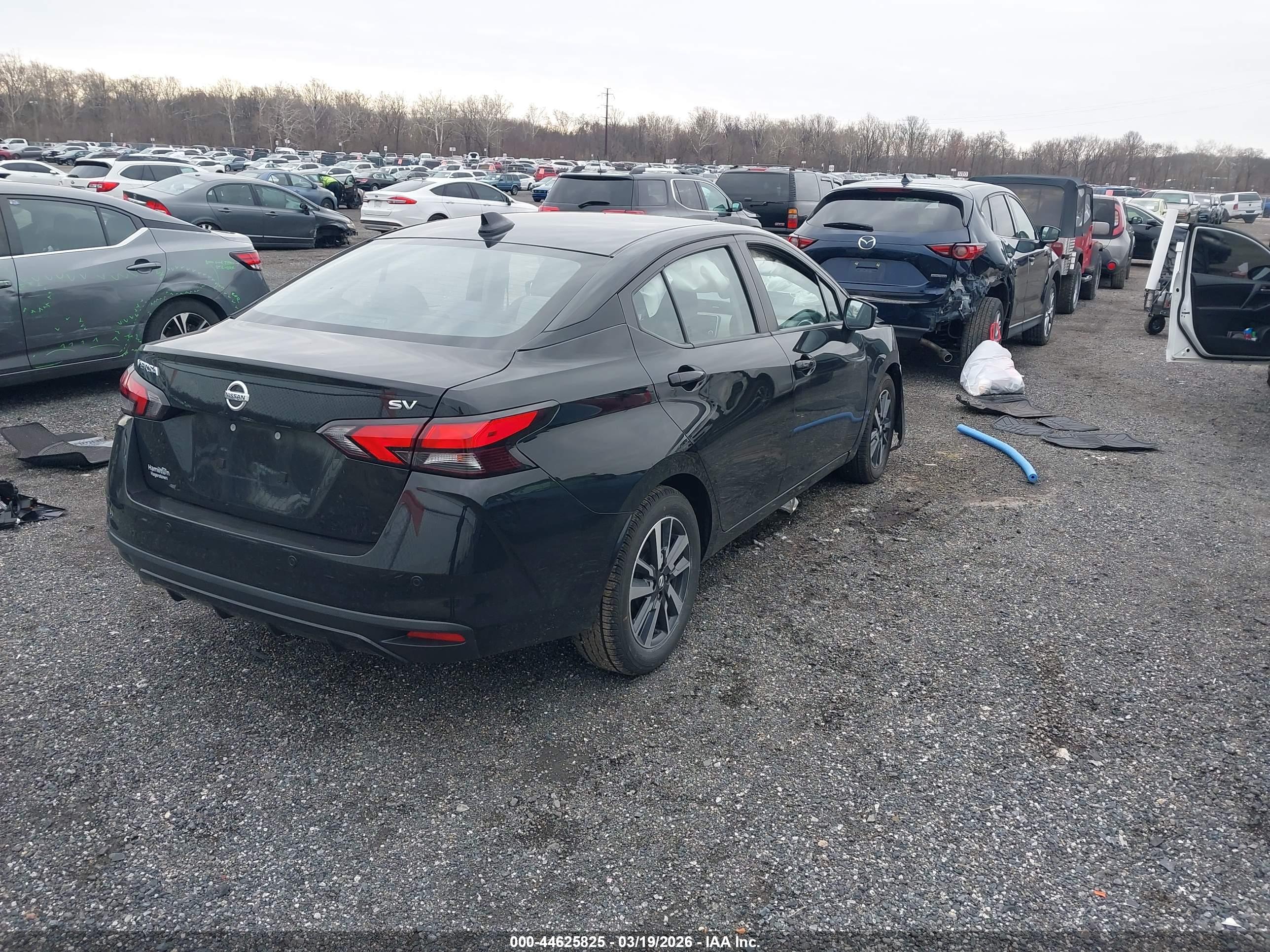 NISSAN VERSA image 4