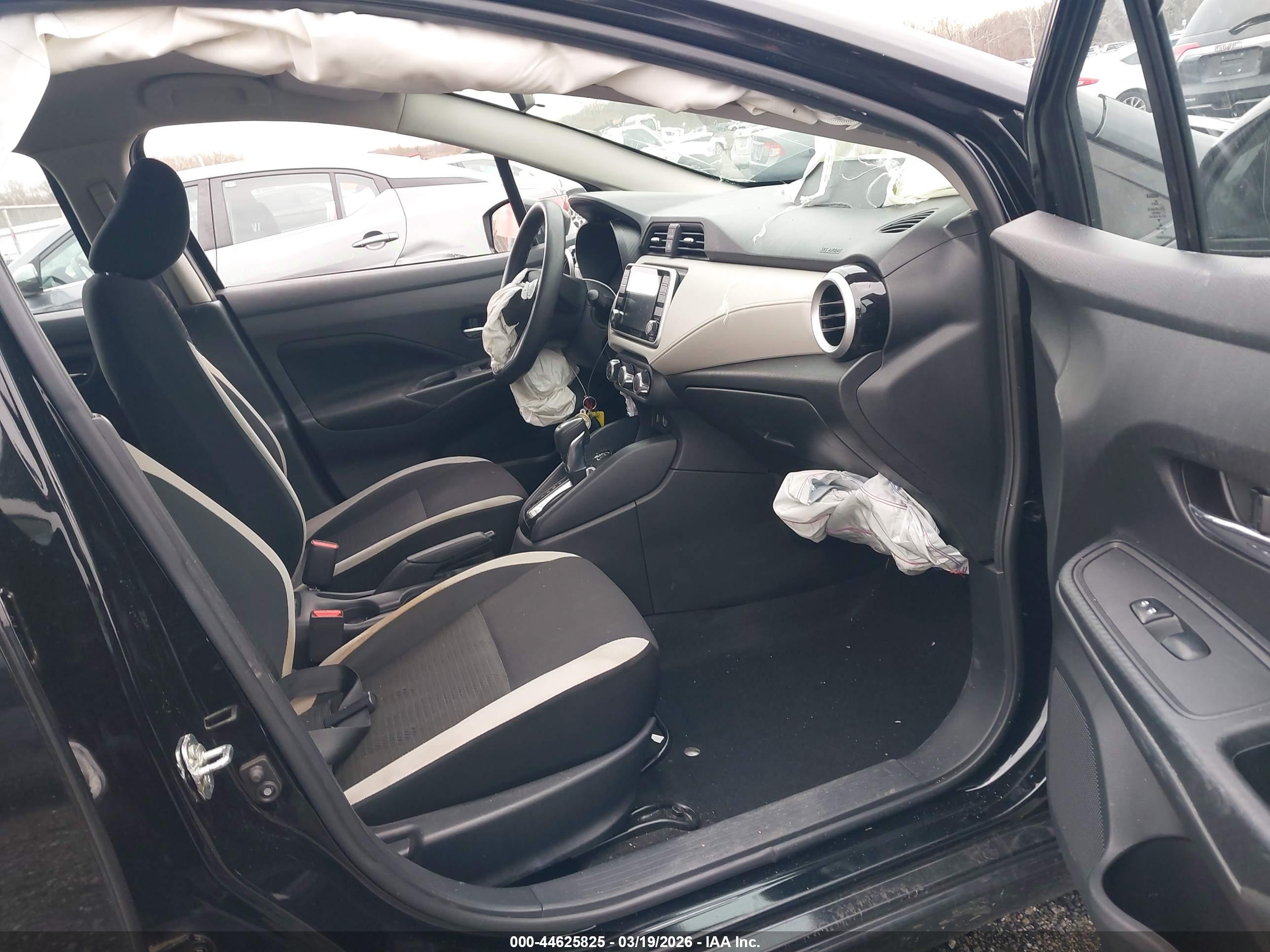 NISSAN VERSA image 5