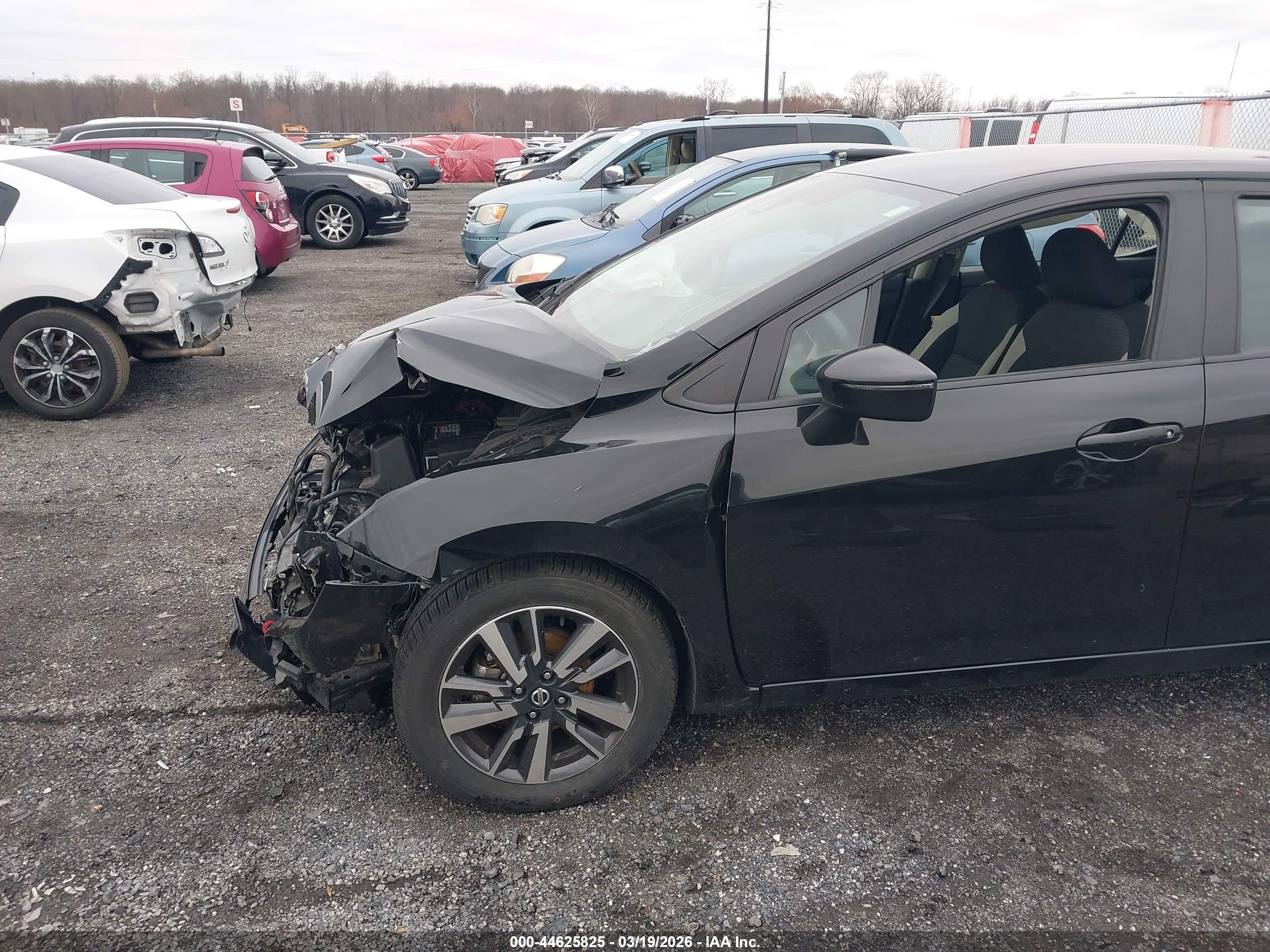 NISSAN VERSA image 6