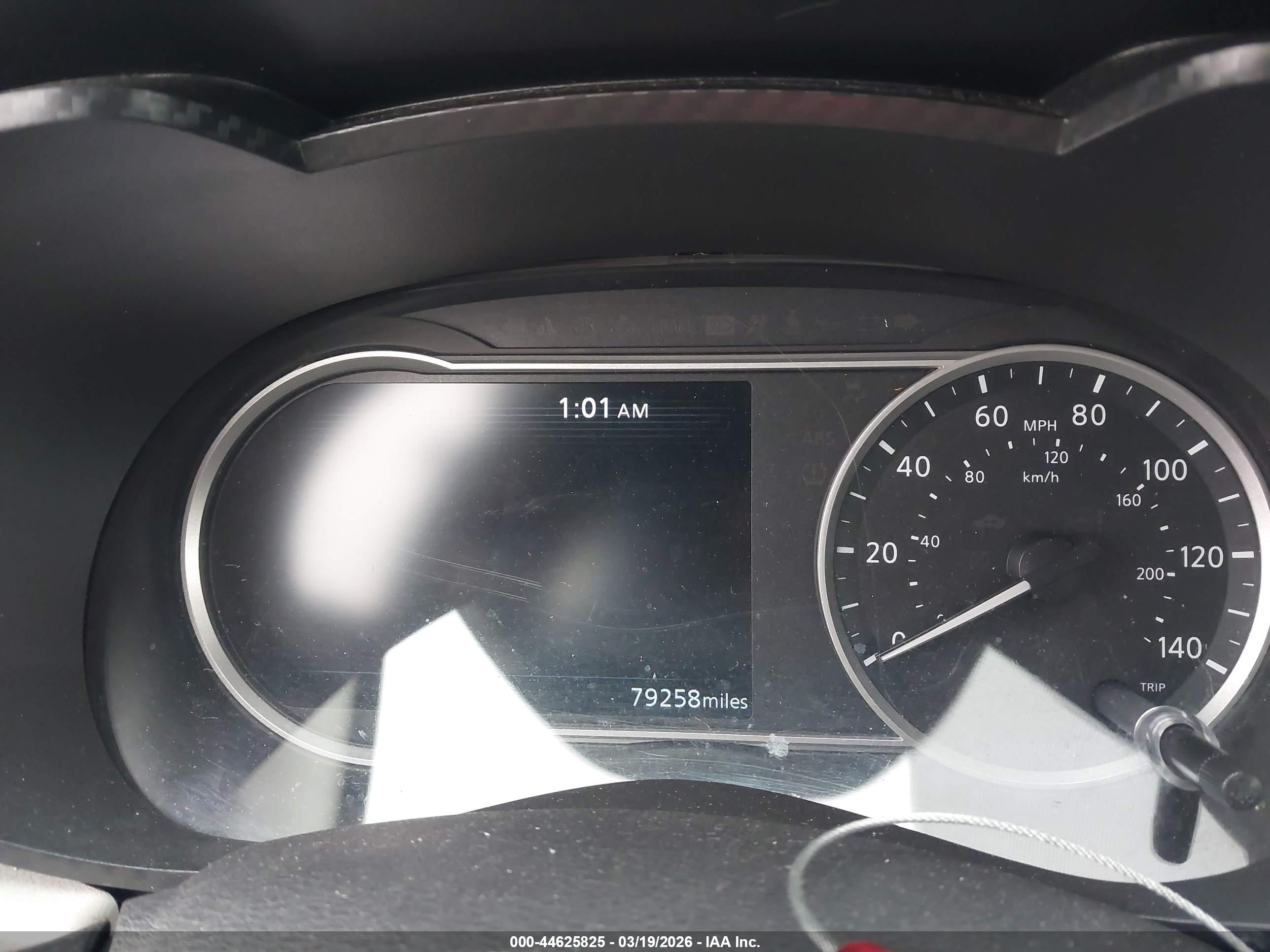 NISSAN VERSA image 7