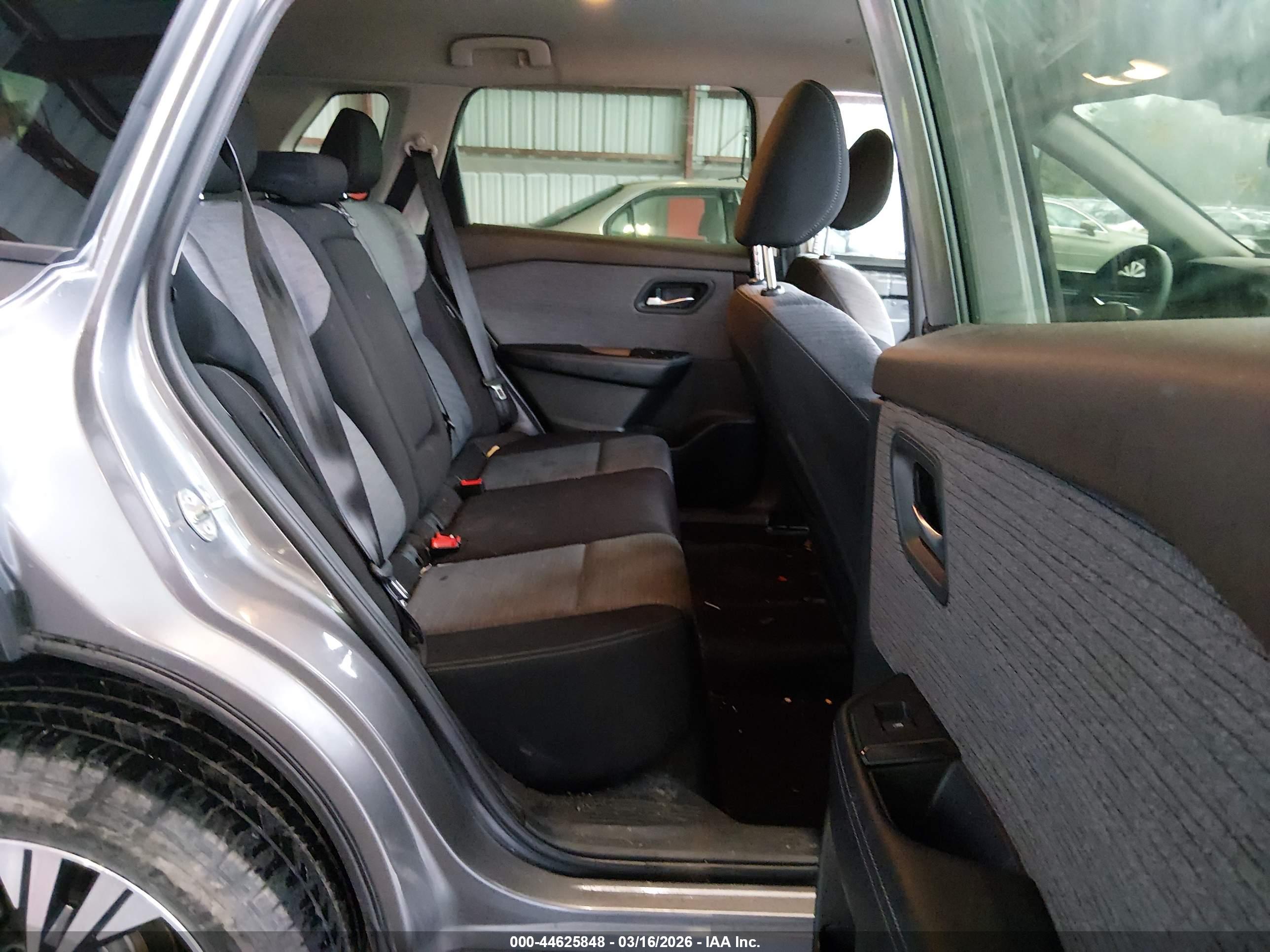 NISSAN ROGUE image 8