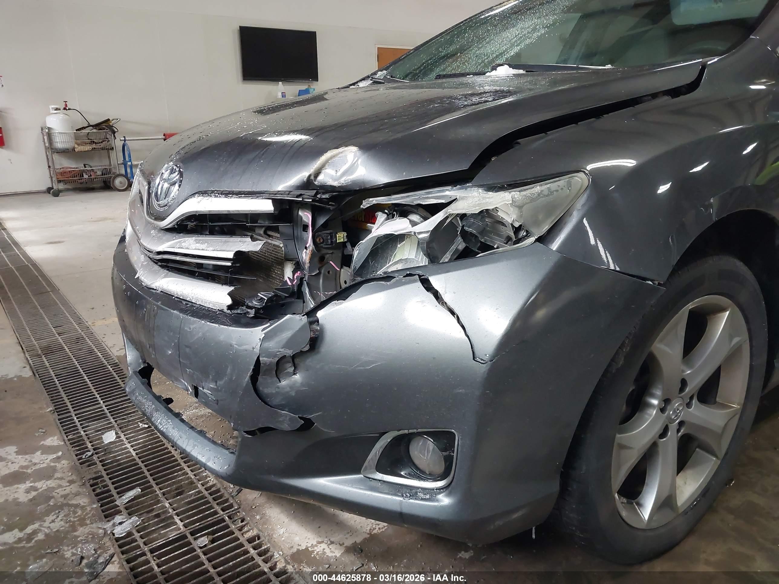 TOYOTA VENZA image 6