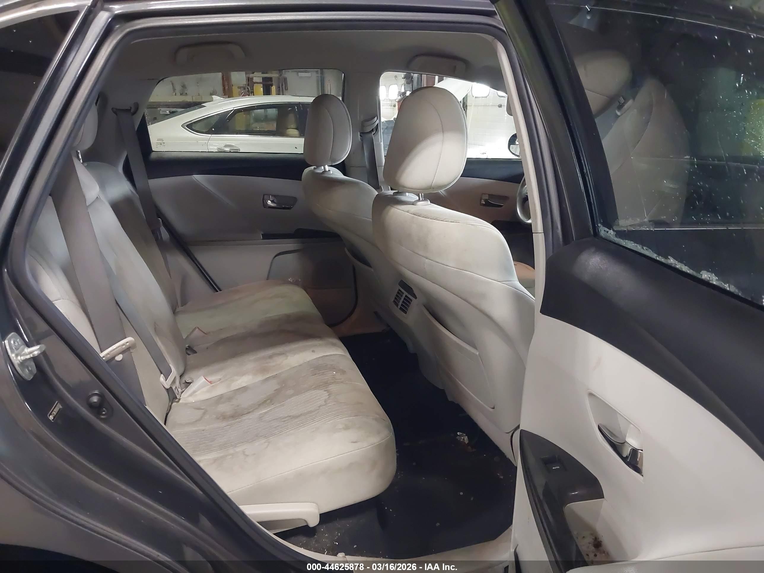 TOYOTA VENZA image 8