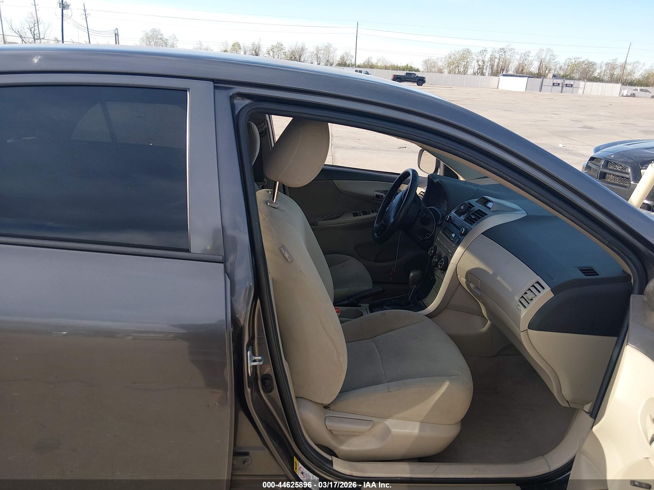TOYOTA COROLLA image 5