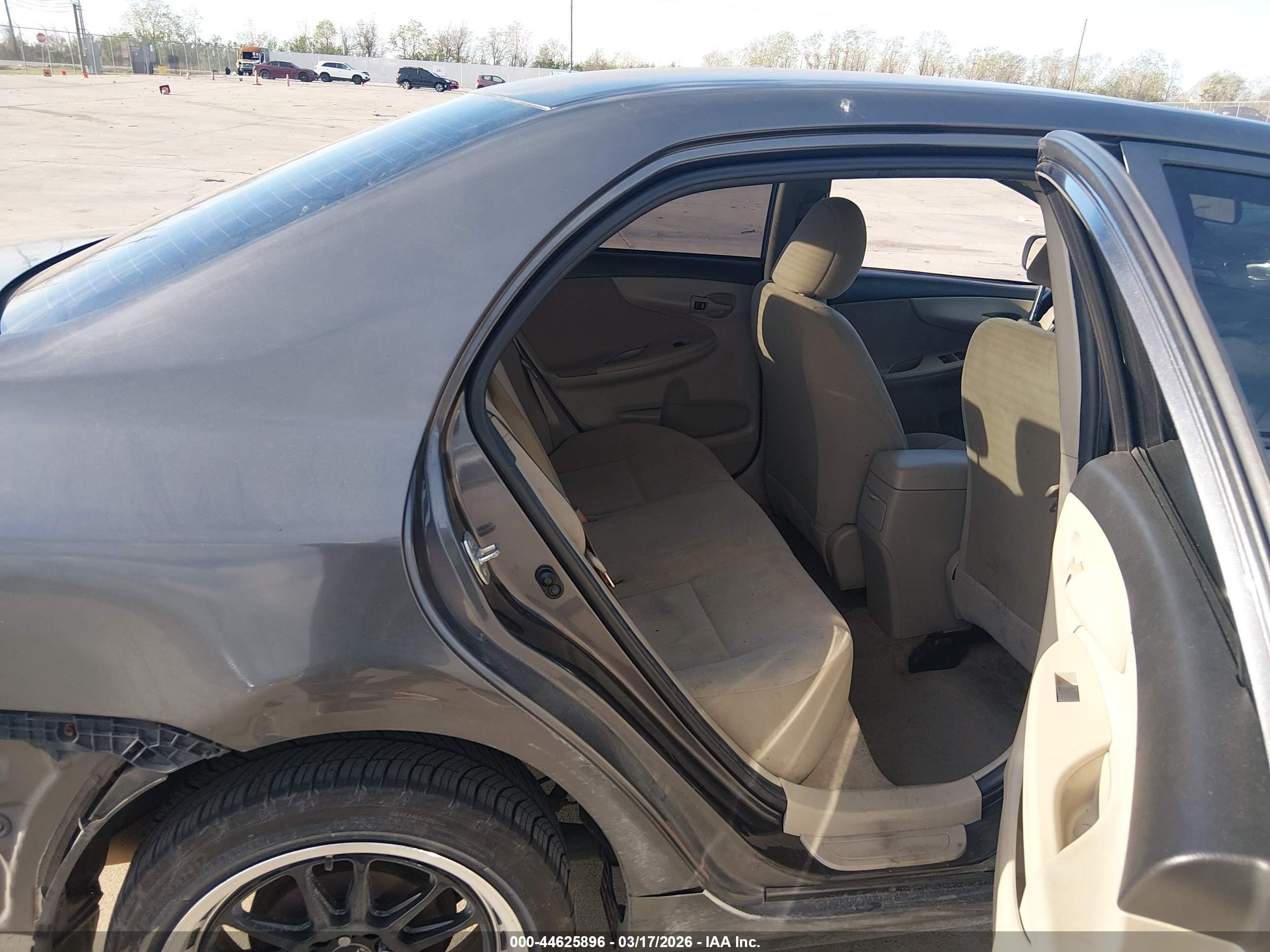 TOYOTA COROLLA image 8
