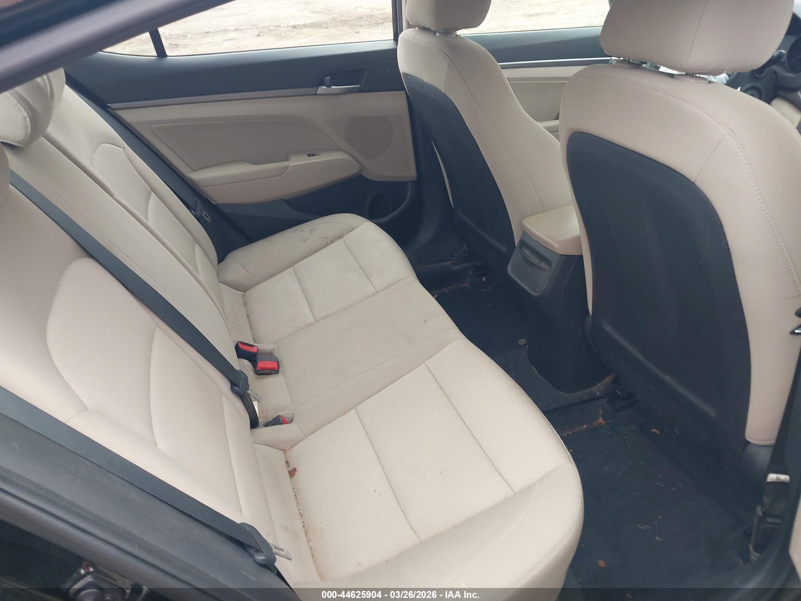 HYUNDAI ELANTRA image 8