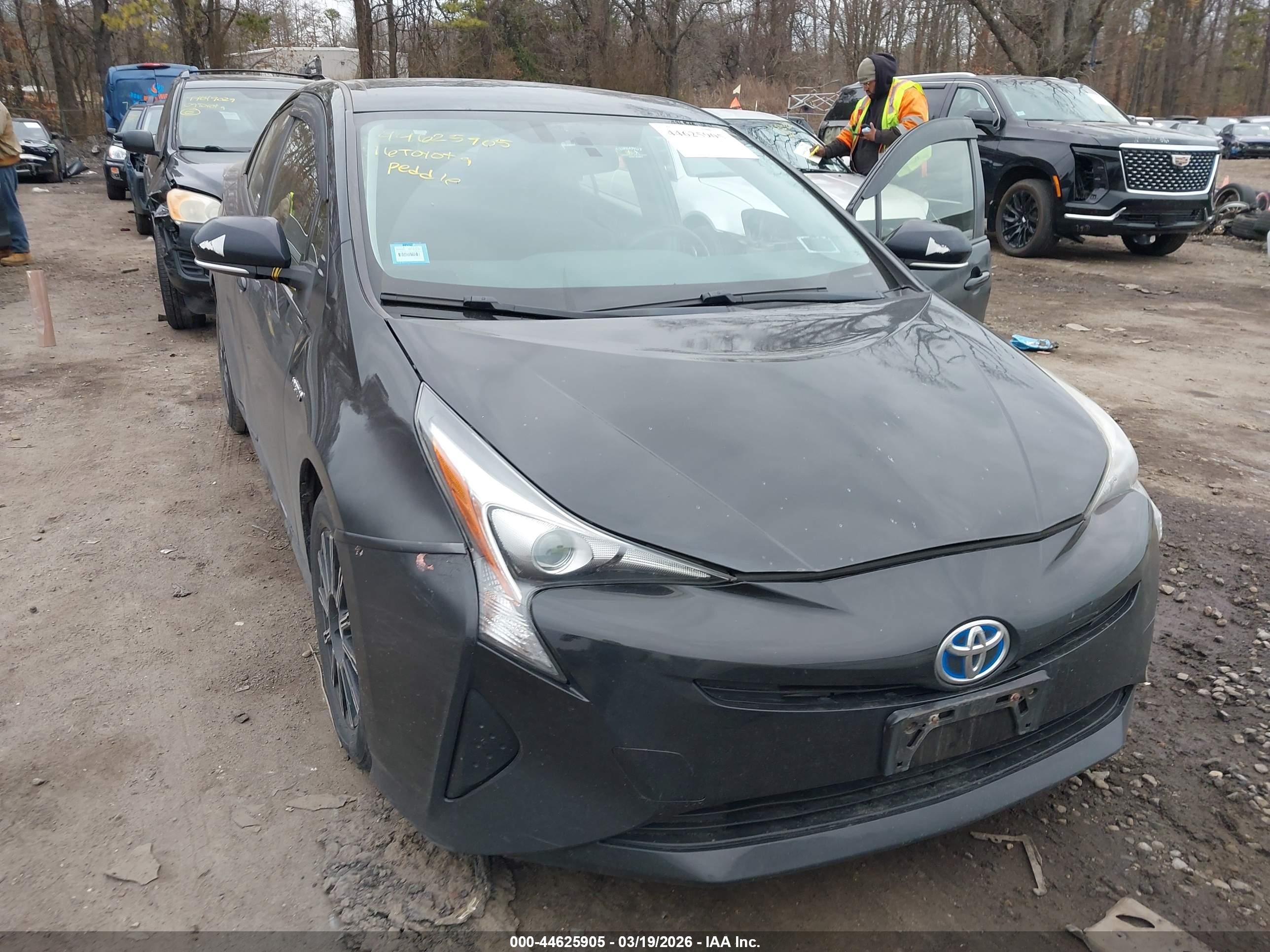 TOYOTA PRIUS image 6